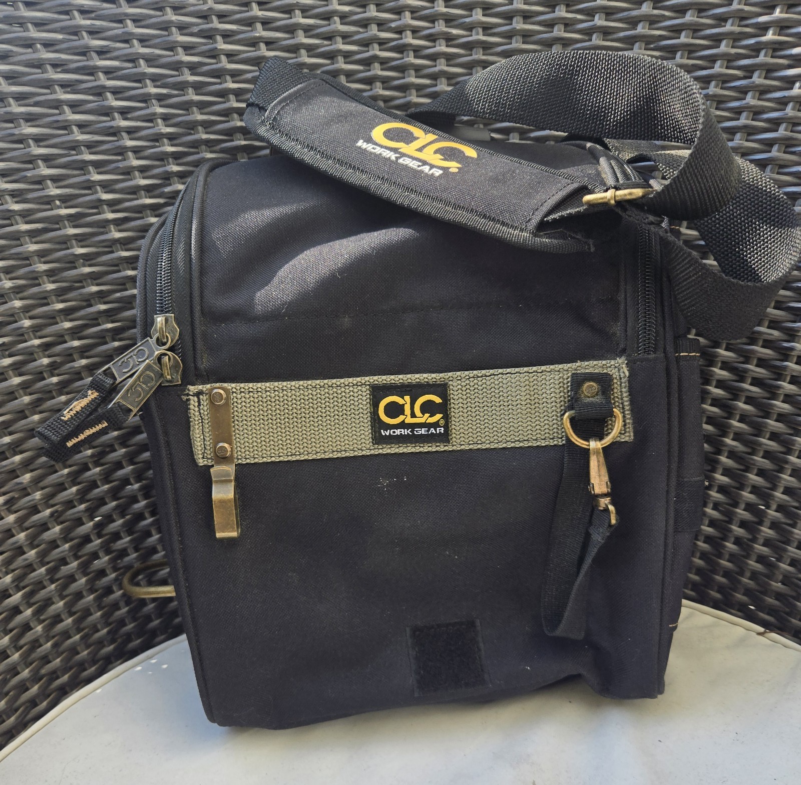 CLC 1509 Zippered Professional Electricians Tool Pouch, 21 Pocket , Black, New