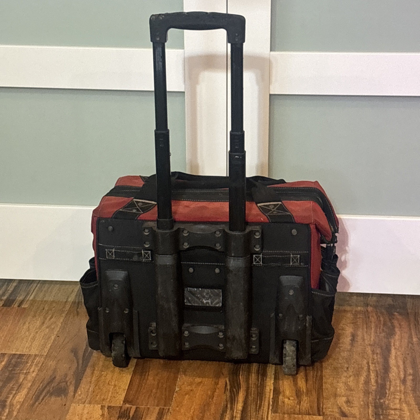 Husky GP-43196N13 18″ 600-Denier Red Contractor’s Rolling Tool Bag – Heavy Use