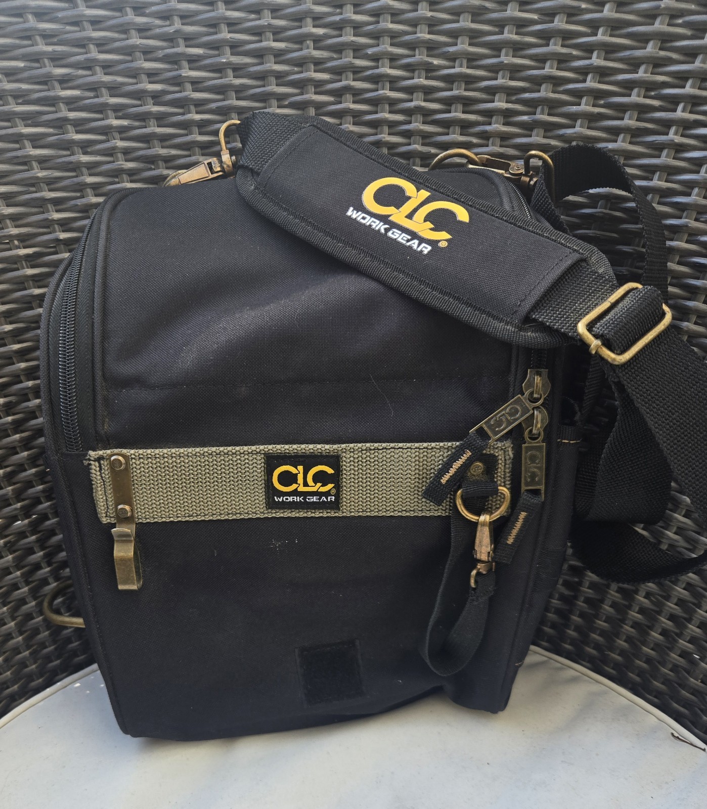 CLC 1509 Zippered Professional Electricians Tool Pouch, 21 Pocket , Black, New