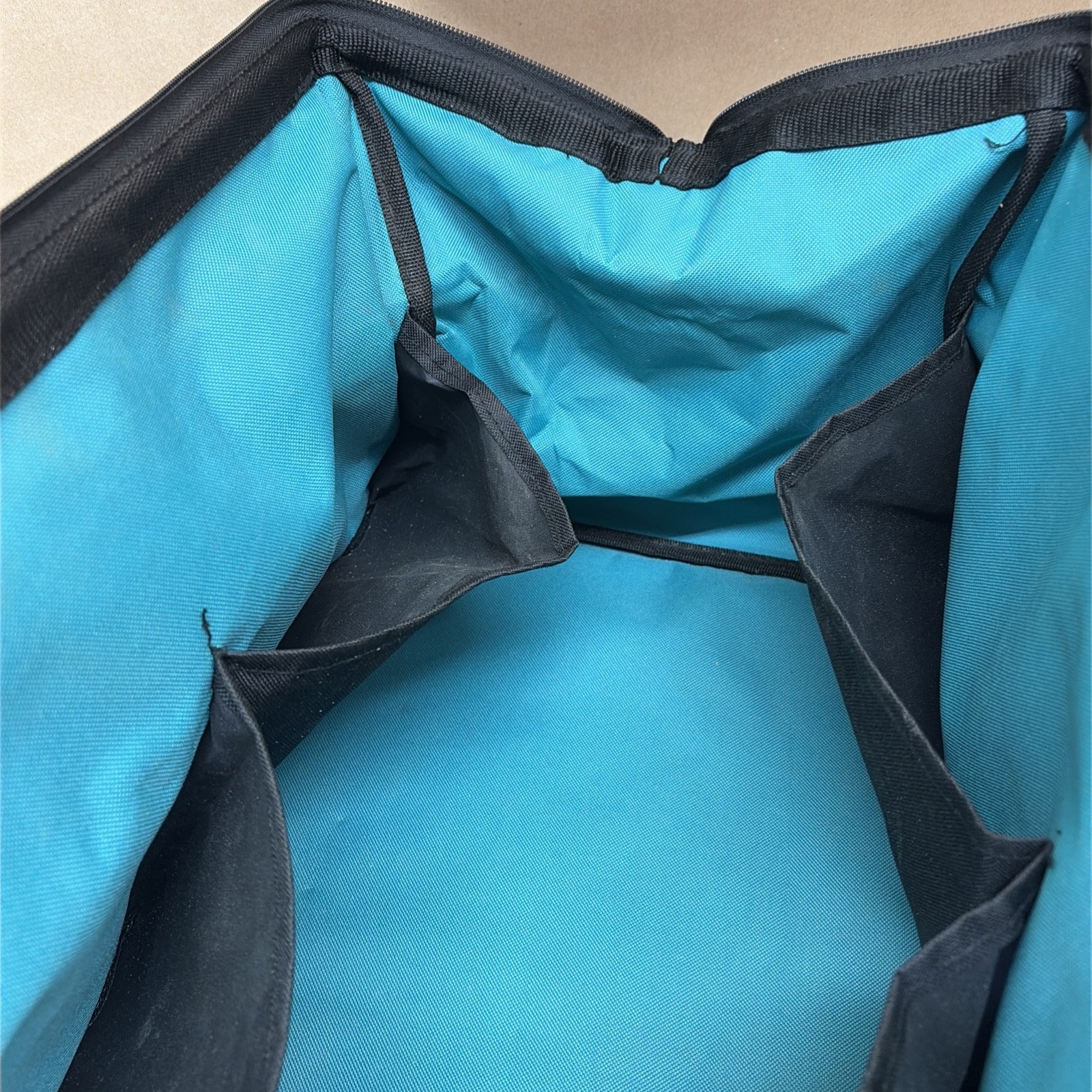 MAKITA 831271-6 21″x 12”x 11” Large Contractor Tool Bag w/ 10 Total Pockets
