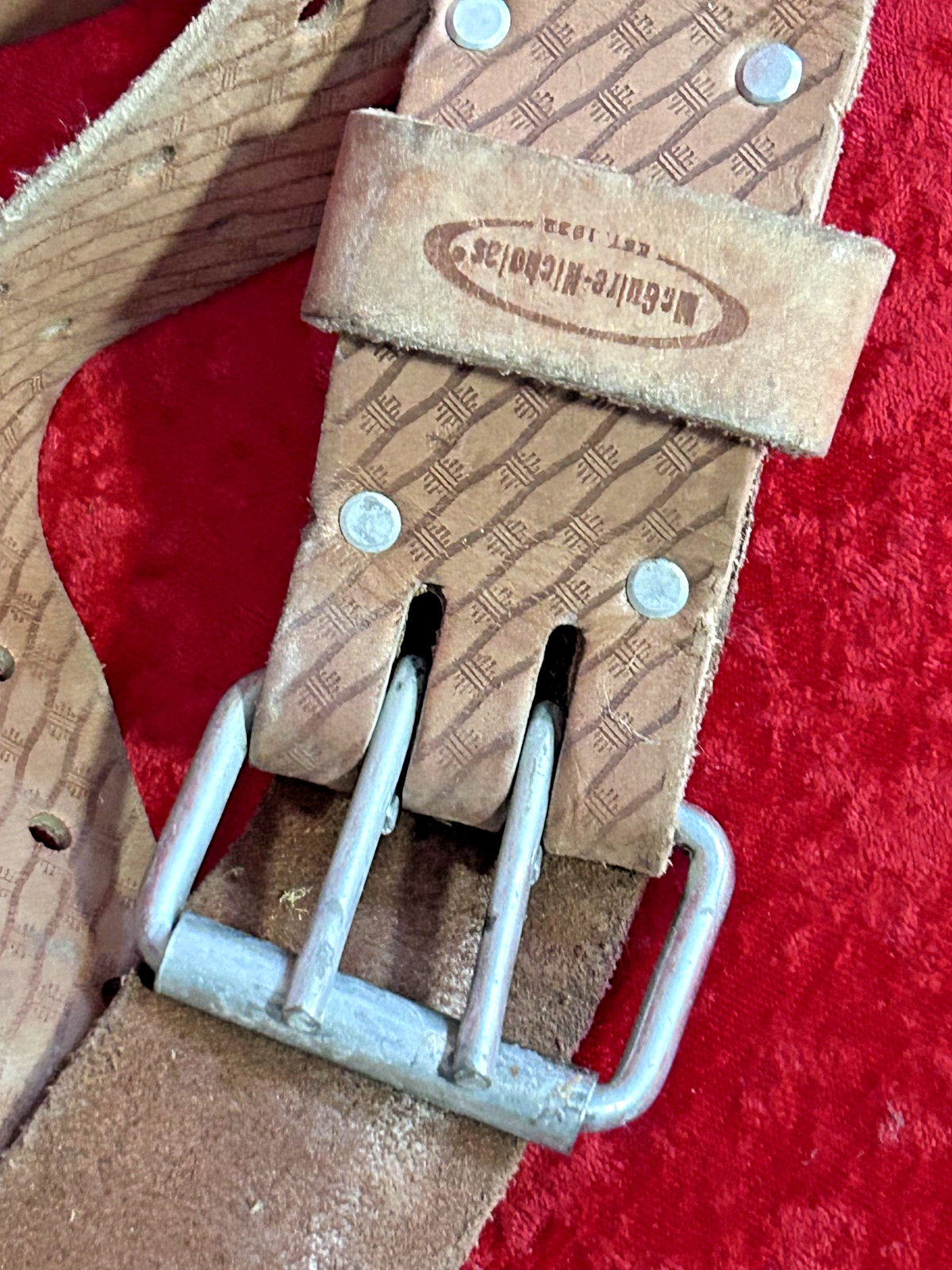 McGuire-Nicholas 2″ Work Tool Belt Saddle Leather 28-46″ + Hammer Holder B6
