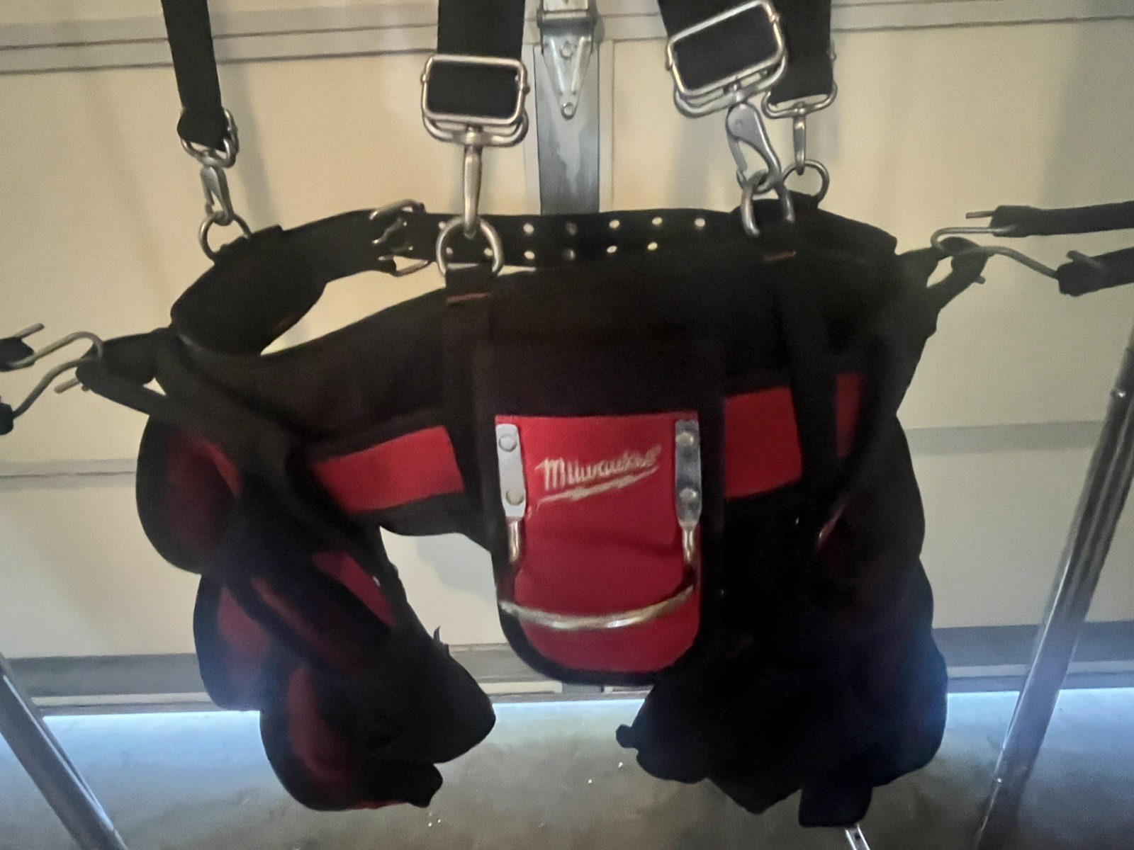 Milwaukee 48-22-8120 30 – 53-Inch 24-Pocket Suspension Rig Contractor Work Belt