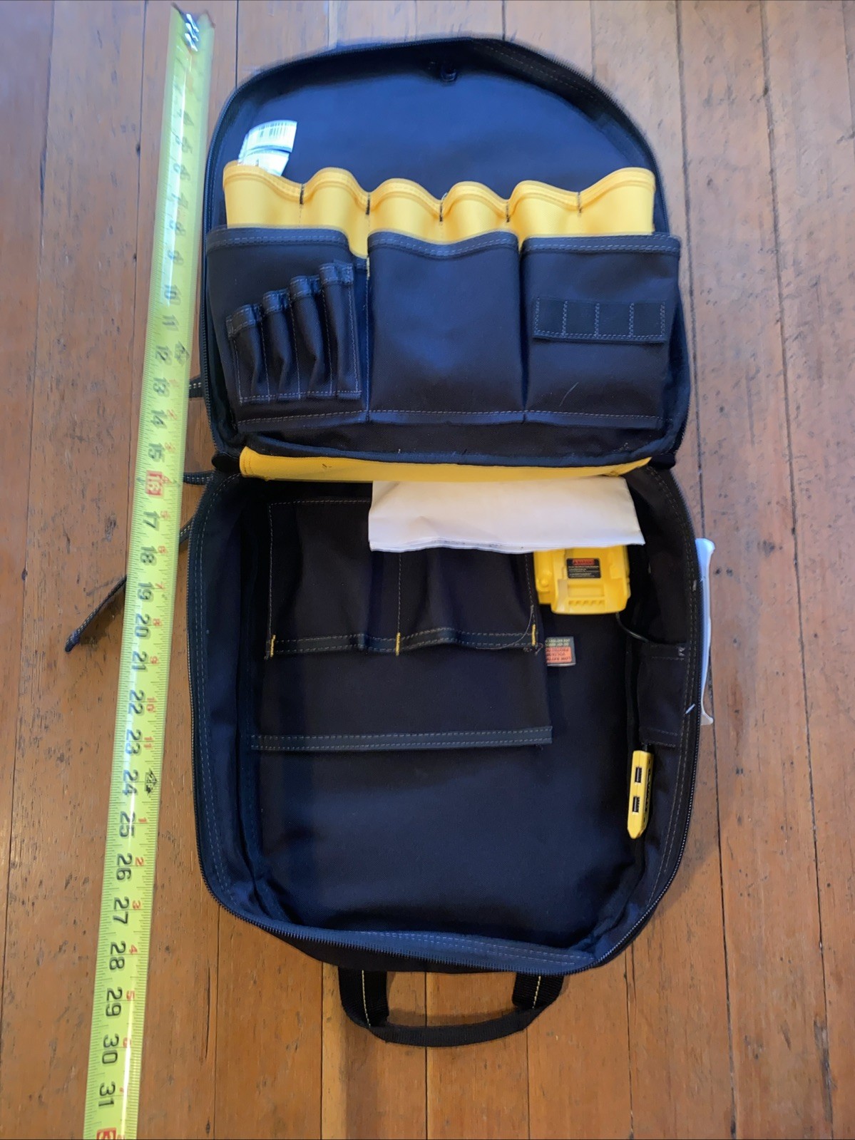 Dewalt 20v Backpack Dgc530 W/ Charging Dock 23 Pocket