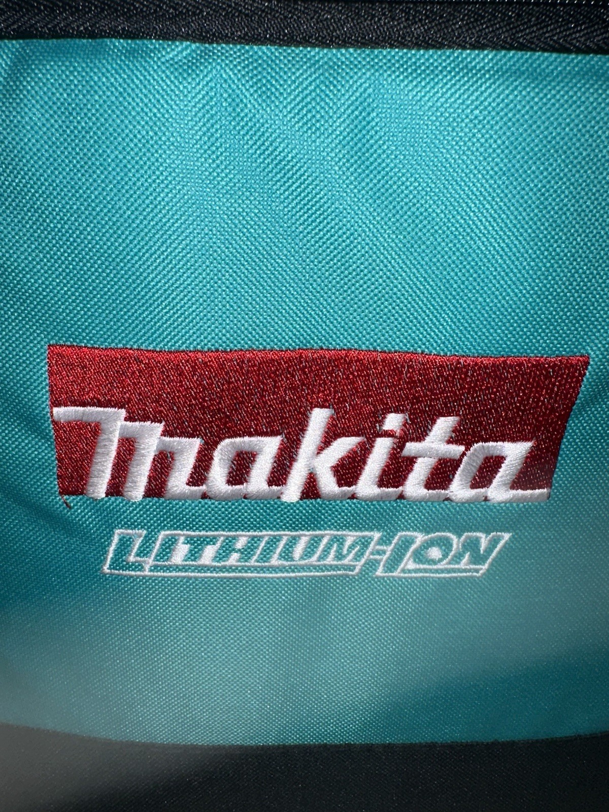 Makita 10″ Square Lithium-Ion Storage/Carry bag with Shoulder Strap and Dividers