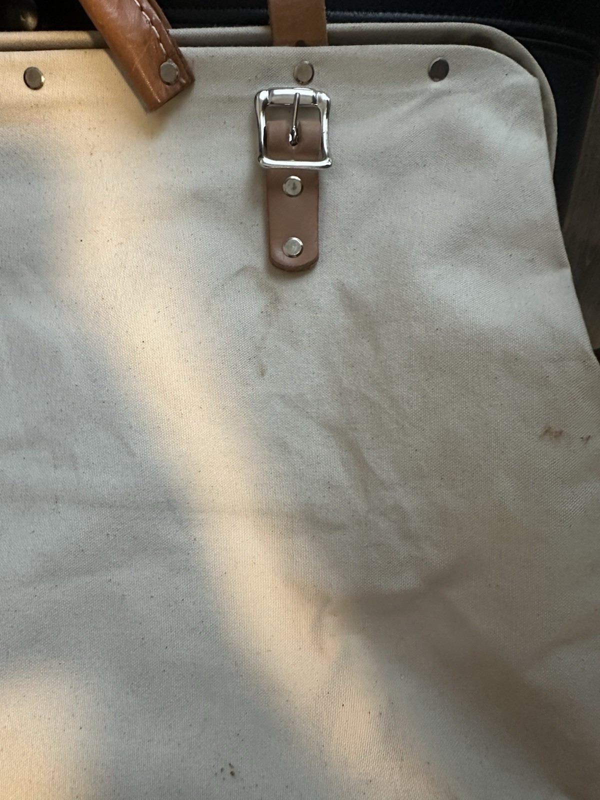Kraft Tool Co 20 In. Deluxe Leather Bottom Canvas Bag Read