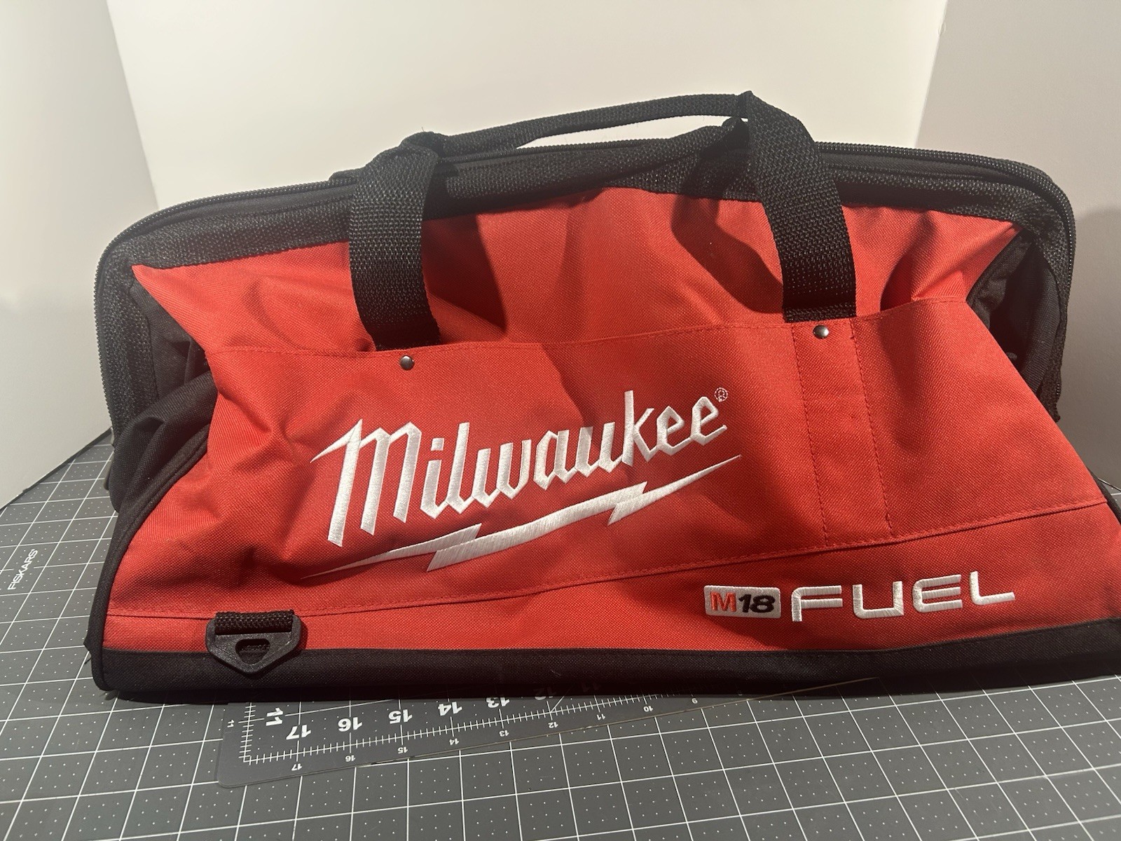 Milwaukee 902033036 22 inch Tool Bag – Red