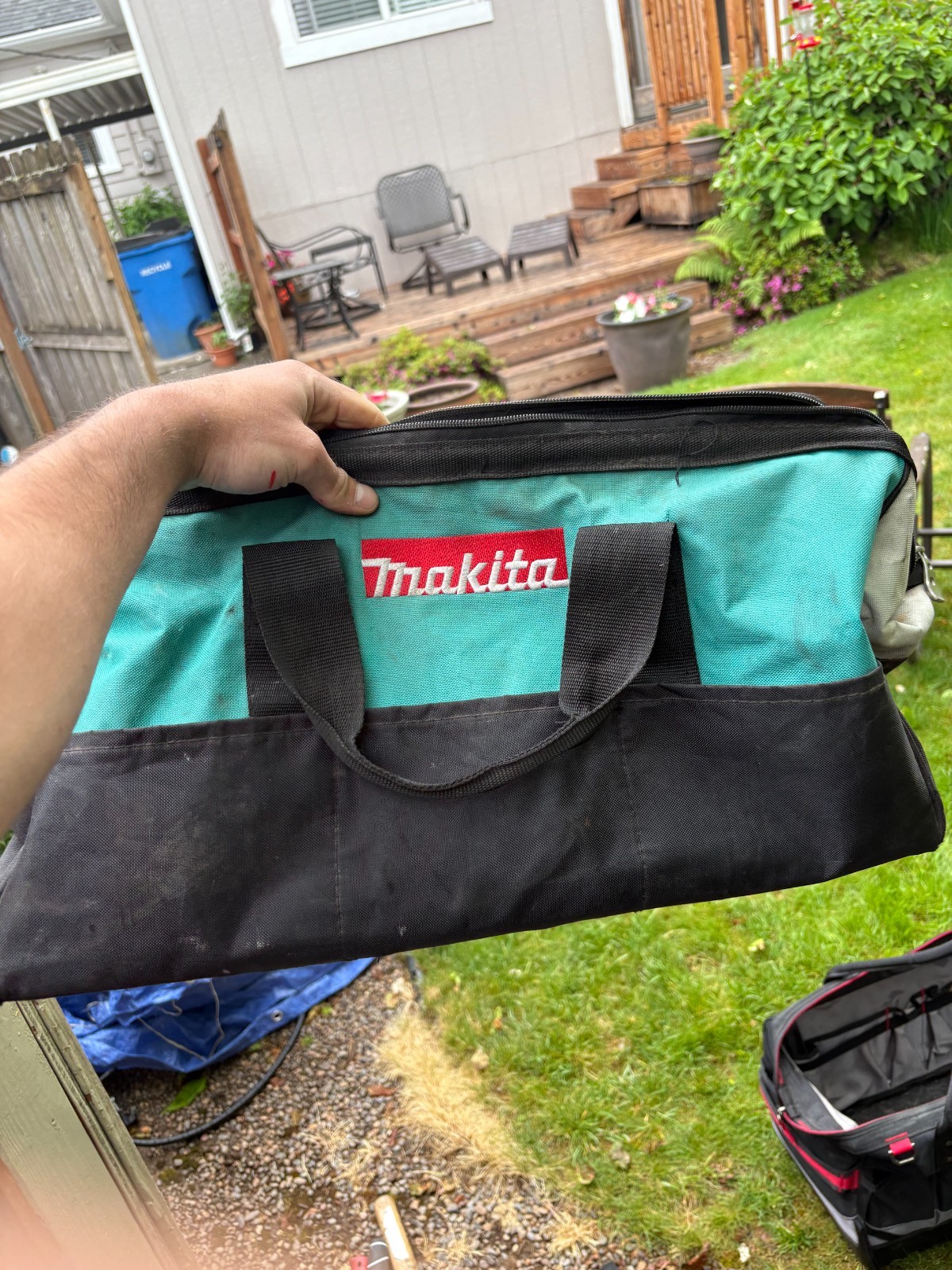 Makita 831271-6 21″ x 12″ Contractor Tool Bag