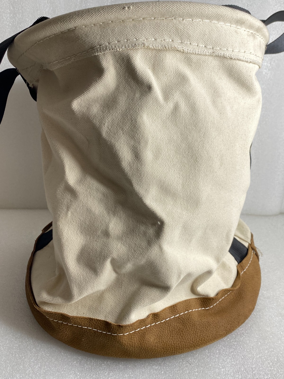 Klein Tools 17″ H/14” W 150lb. Canvas Bucket With Zip-Close Top & Leather Bottom
