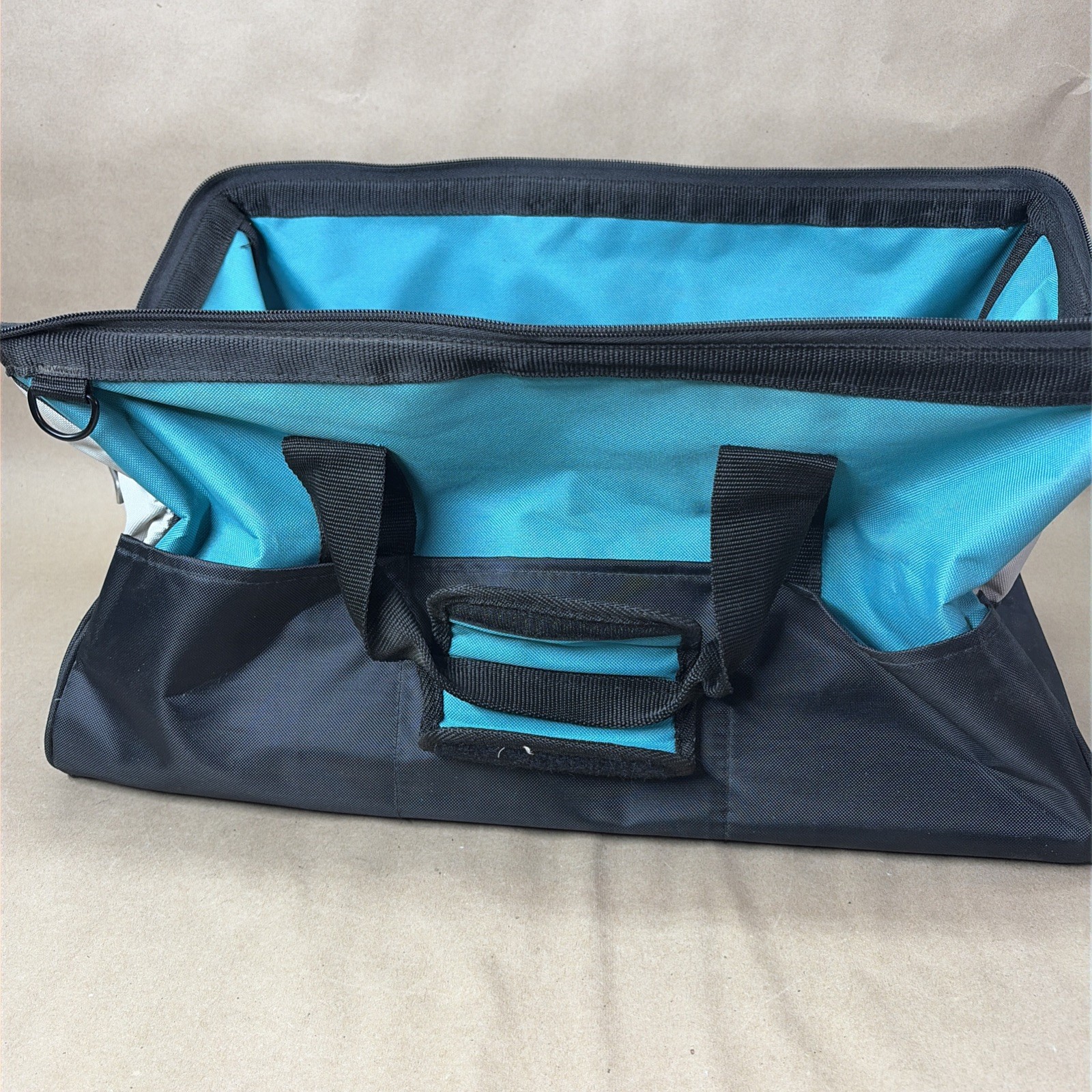 MAKITA 831271-6 21″x 12”x 11” Large Contractor Tool Bag w/ 10 Total Pockets