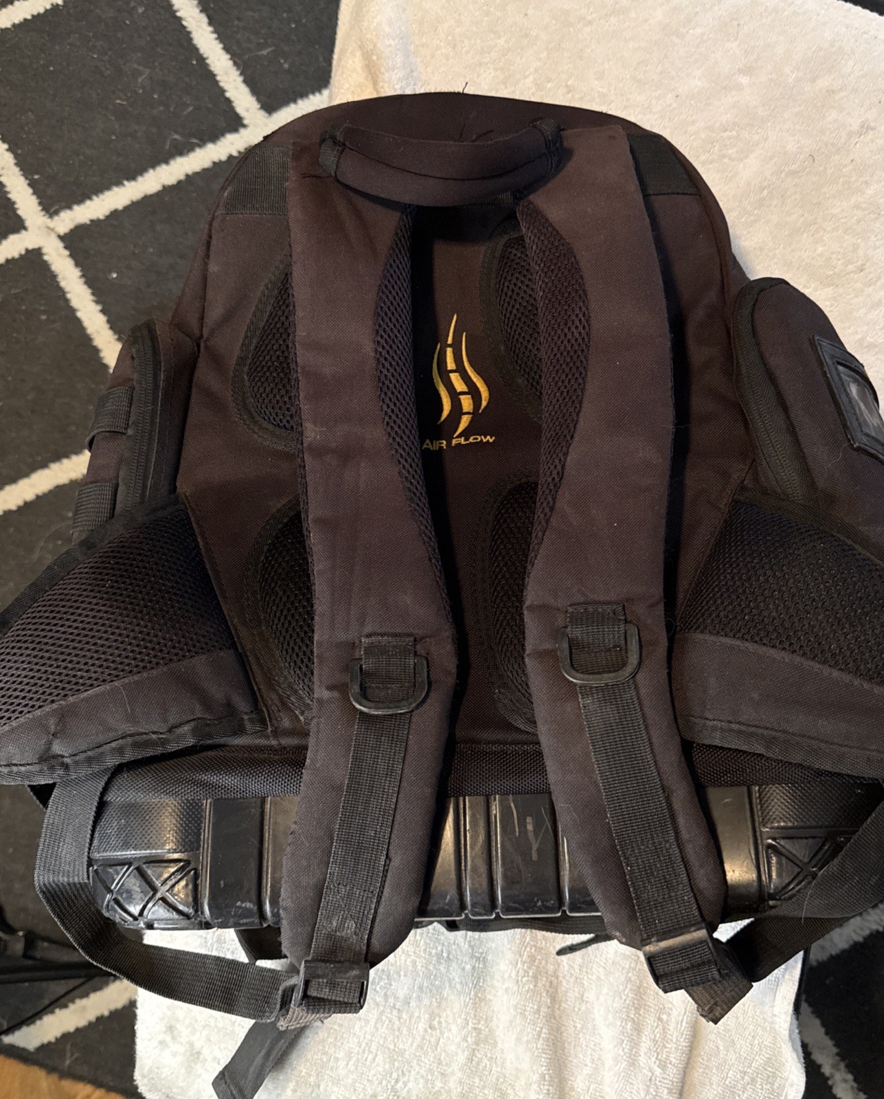 AWP-HP Black Extreme Tool Backpack w/Treaded Rubber Bottom, 1 ZIPPER STUCK