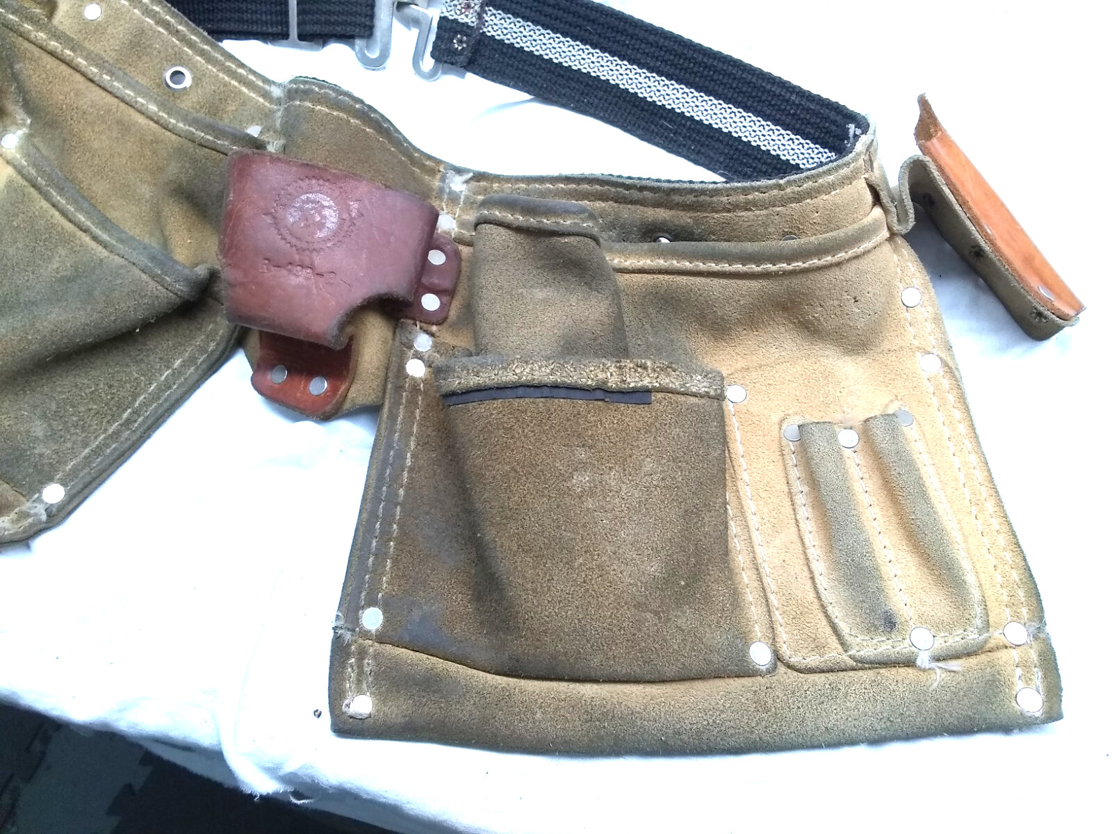Rooster Leather R-490-2 Carpenter’s Tool Belt Pouches Tape Holder Great Usable