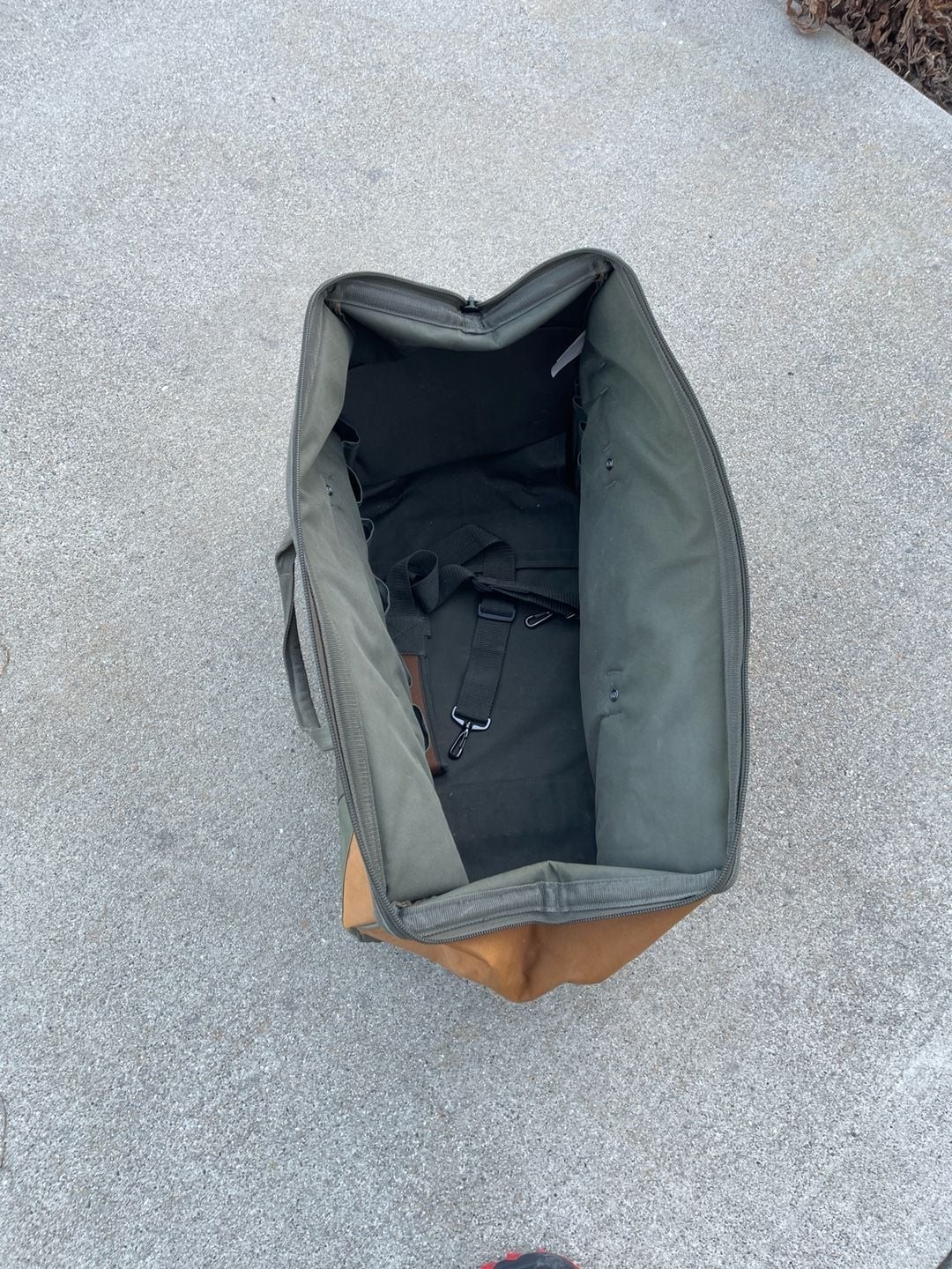 Bucket Boss Gatemouth LongBoy 24-Inch Rolling Tool Bag with Wheels