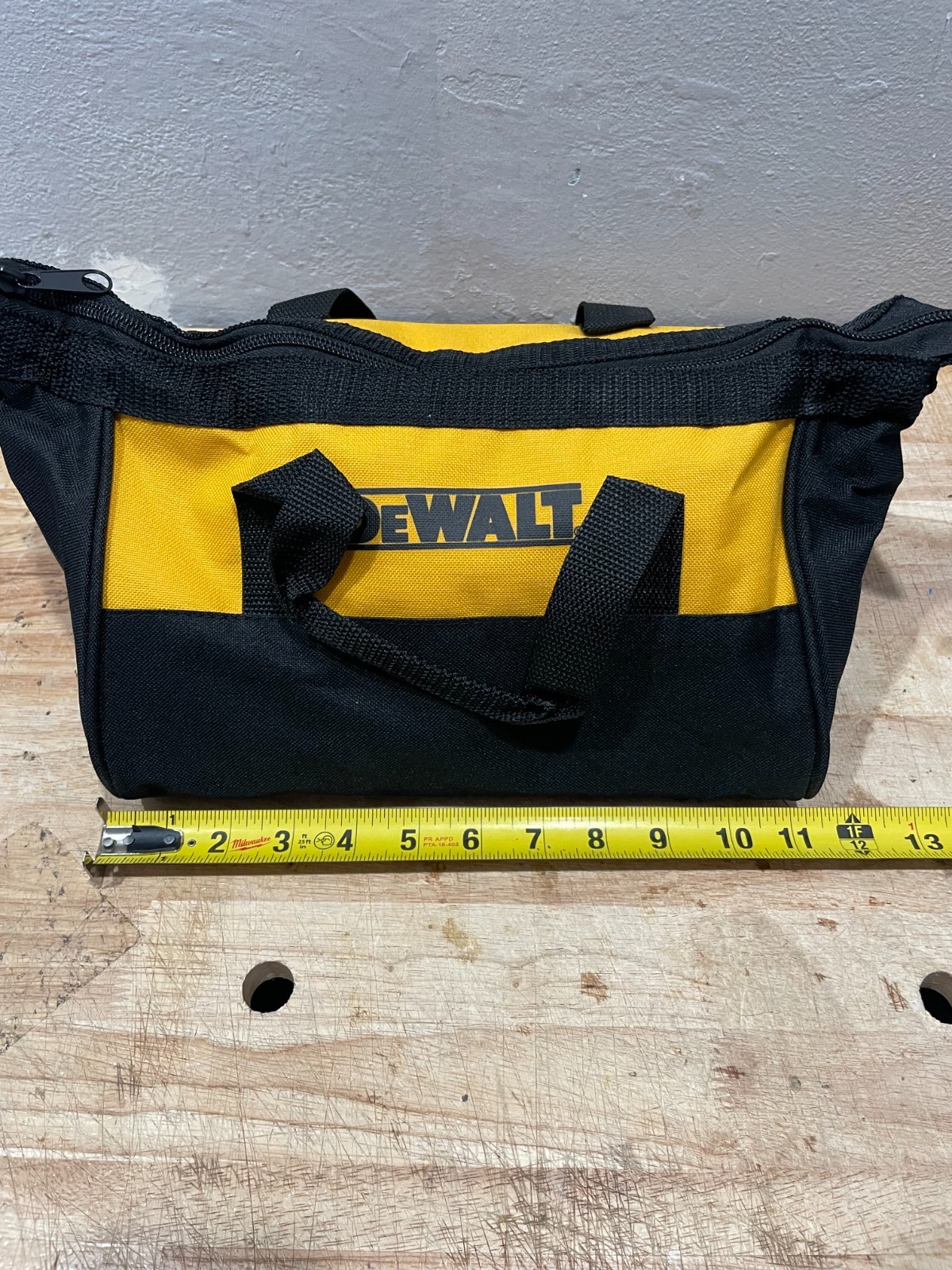 New Dewalt 11” Heavy Duty Ballistic Nylon Tool Bag 11” x 8” x 7”