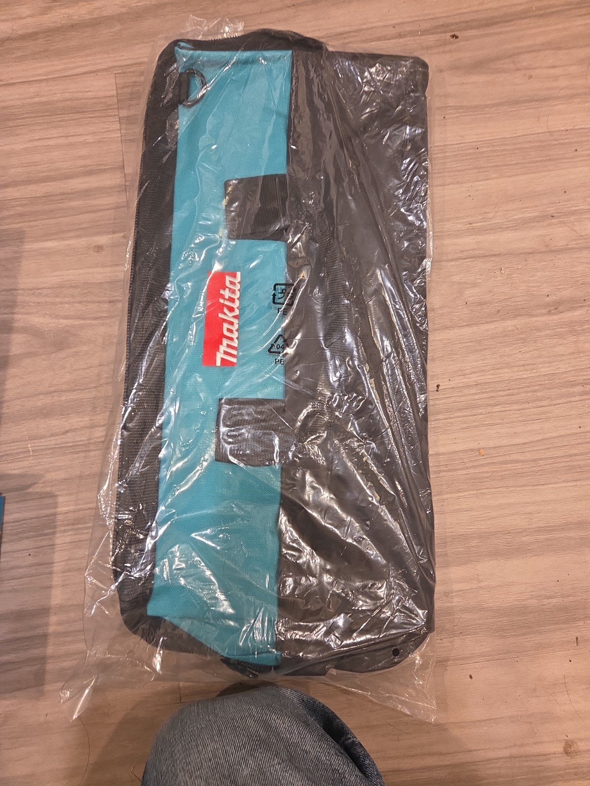 Makita 831303-9 20″ Contractor Tool Bag