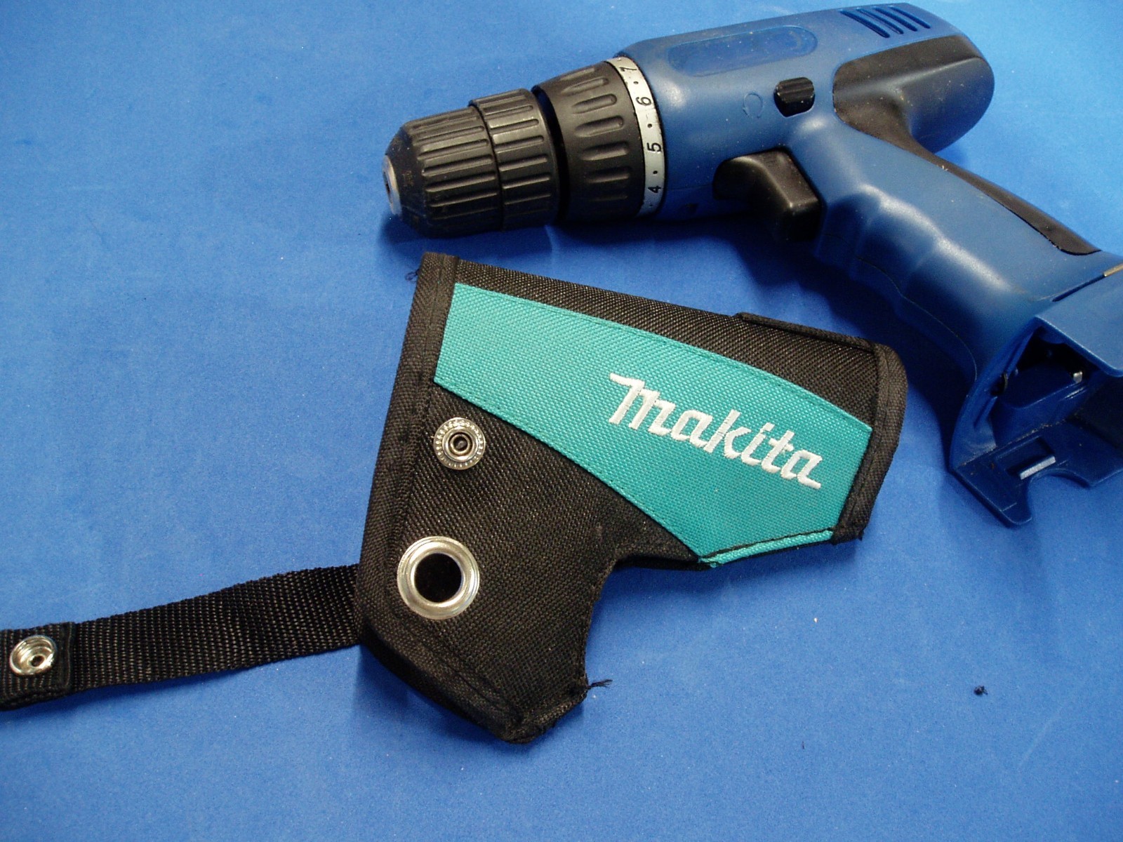 SMALL RIGHT HANDED DRILL HOLSTER WITH 6 PIECE BIT SET MAKITA & VERMONT AMERICAN