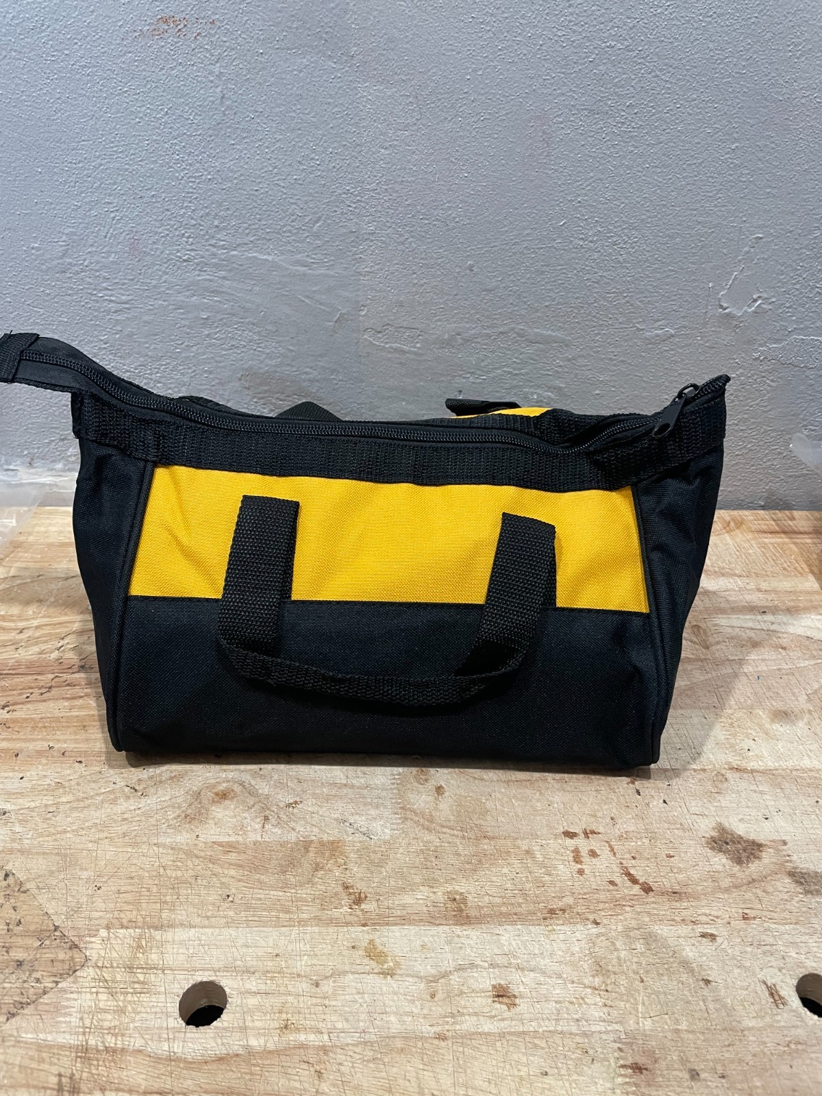 New Dewalt 11” Heavy Duty Ballistic Nylon Tool Bag 11” x 8” x 7”