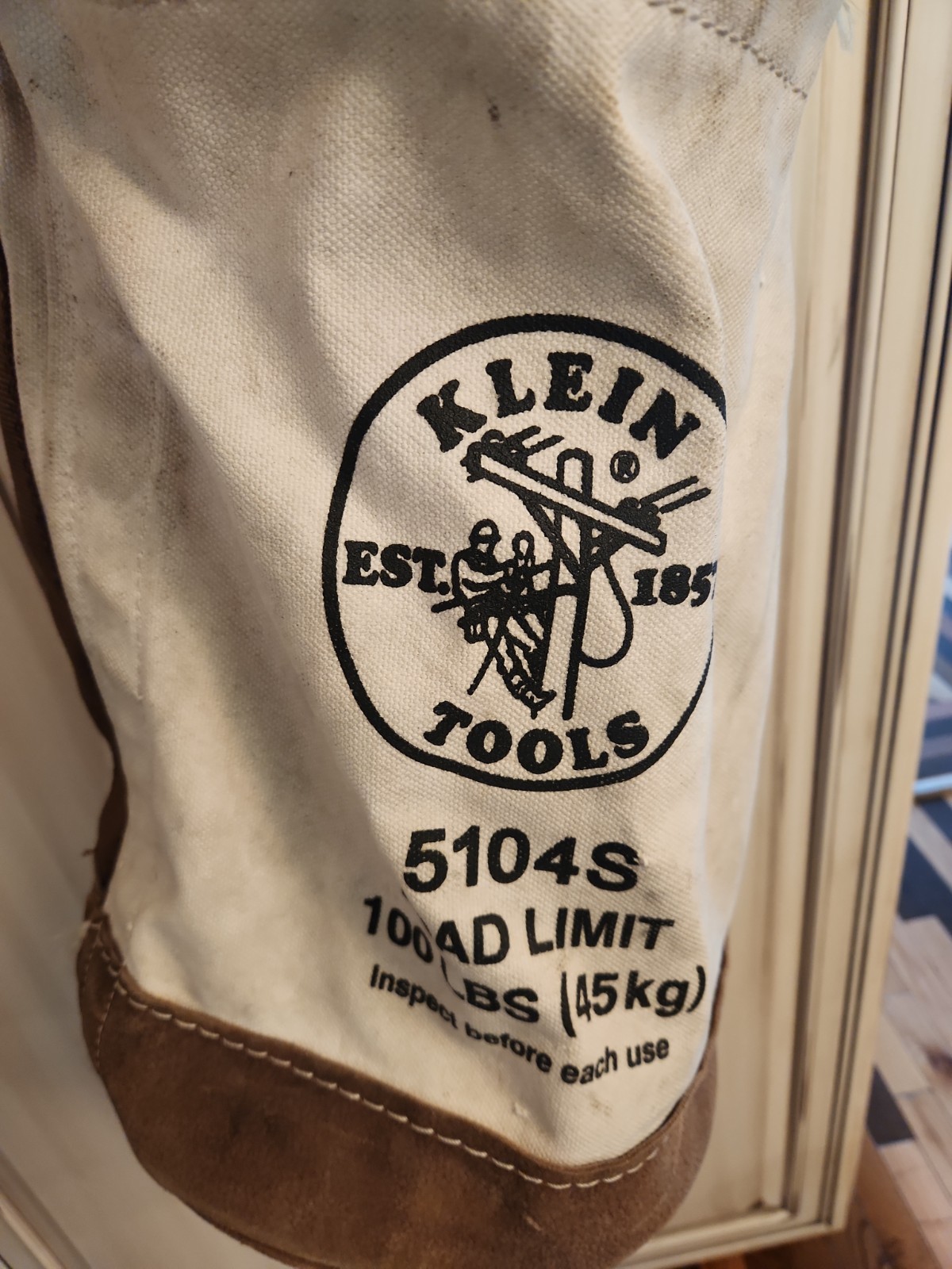 KLEIN TOOLS HOLDER 5104S CANVAS & LEATHER BOTTOM 16″ X 12″ LINEMAN’s BUCKET BAG
