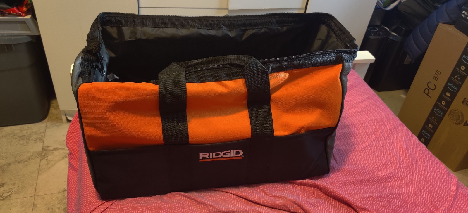 Brand New Ridgid 22″ X 10 » X 13 Large Heavy Duty 6 Pocket Tool Bag