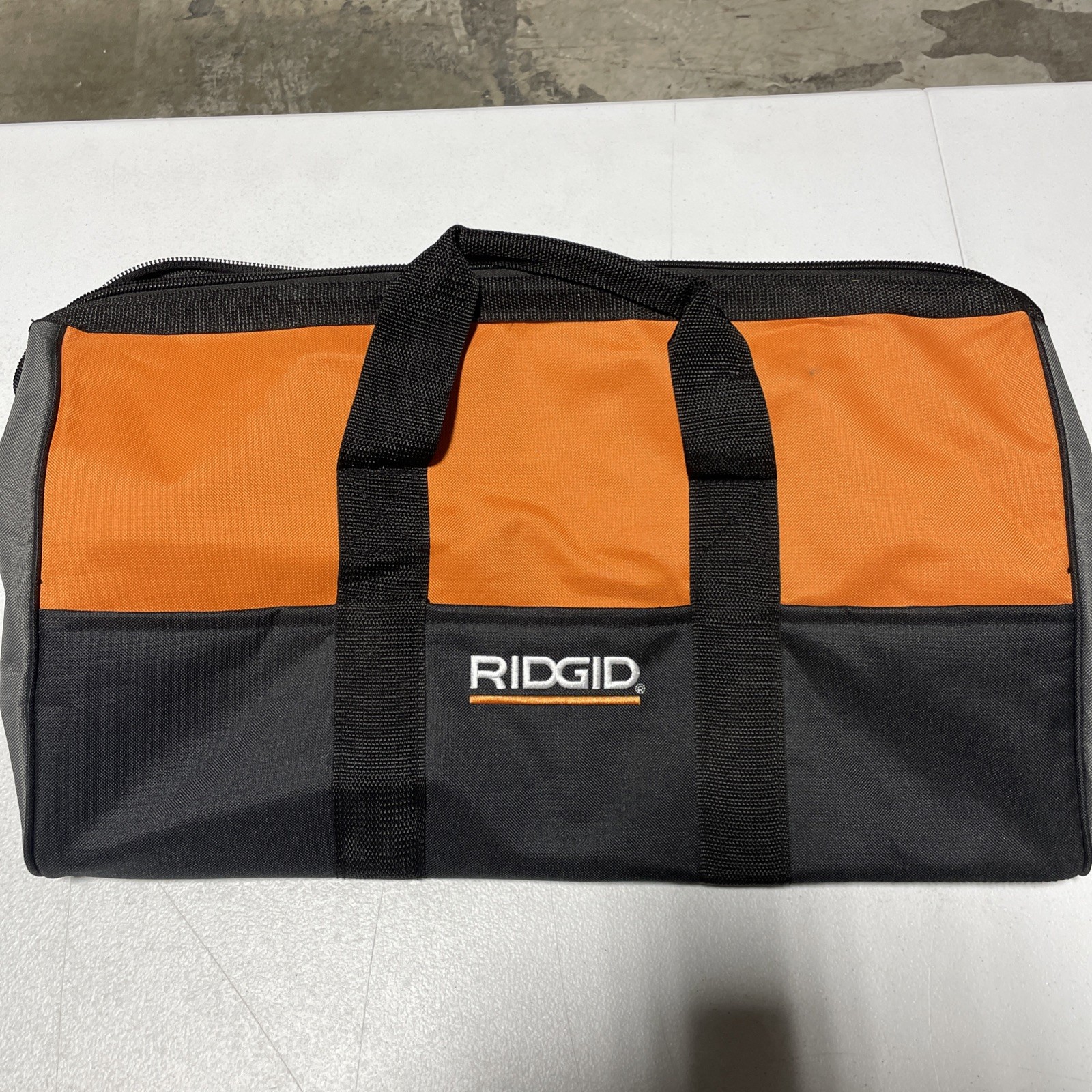 Ridgid Canvas Contractors Tool Bag – 6 Pockets – 22″ x 10″ x 13″ – 903211008