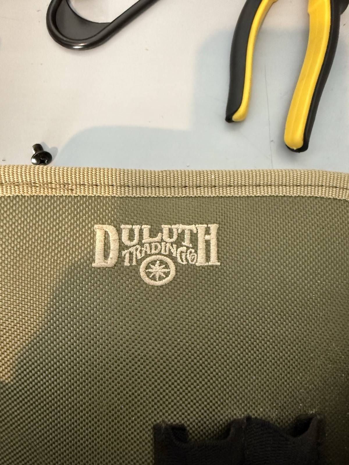 Duluth Trading Medium Green Multi Two Pouch Soft