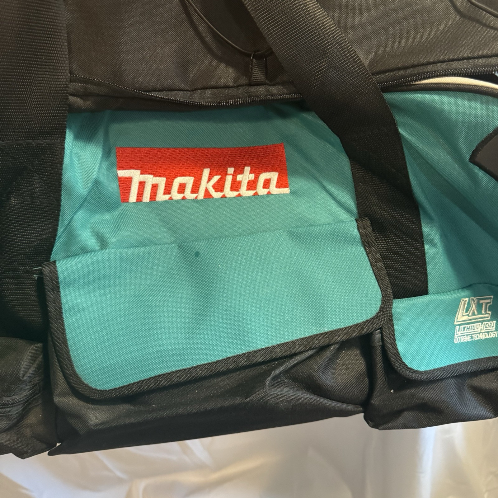 Makita 831269-3 LXT Rolling Tool Bag with Wheel – Large