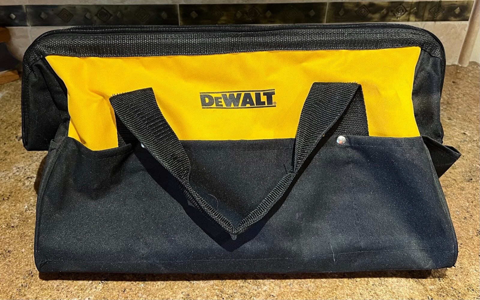 DeWALT DCK019 HEAVY DUTY TOOL BAG Ballistic Nylon 19” x 12″ x11″ w LOTSA POCKETS