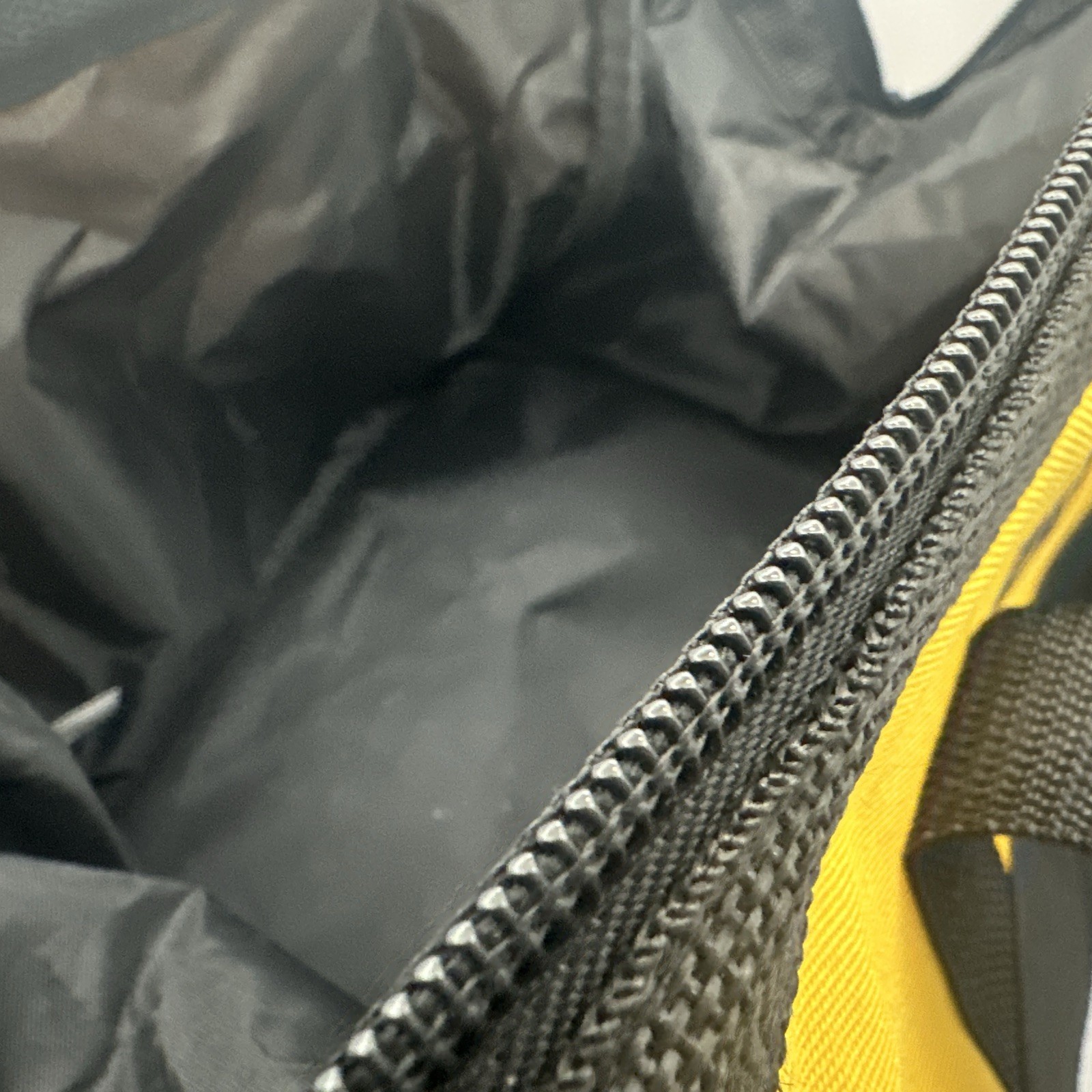 DEWALT 629053-00 15″ Medium Heavy Duty Contractor Tool Bag 15″x9″x10″ – NEW