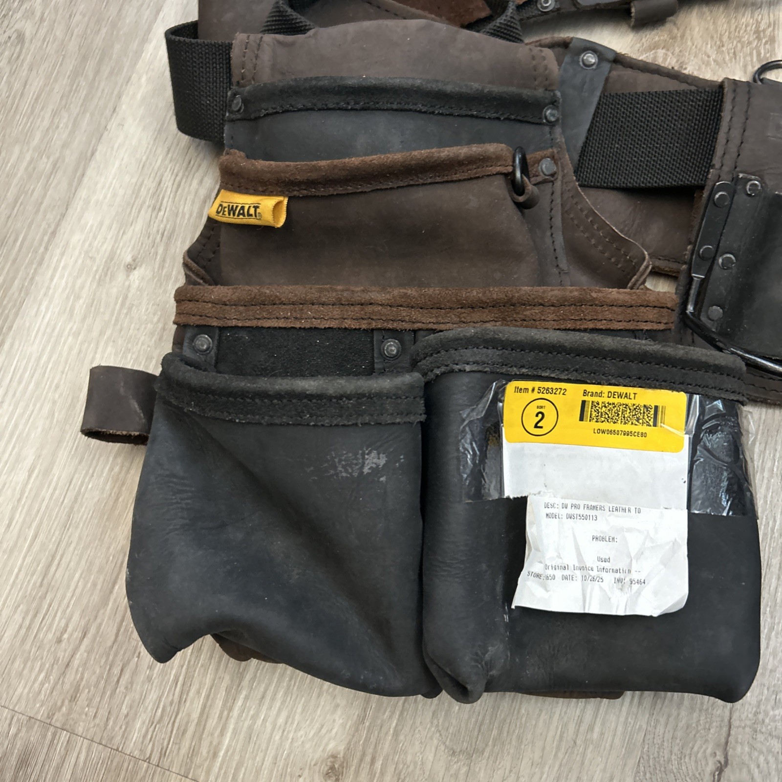 DeWalt Leather Tool Rig Belt Heavy Duty Multiple Pockets Adjustable DWST550113