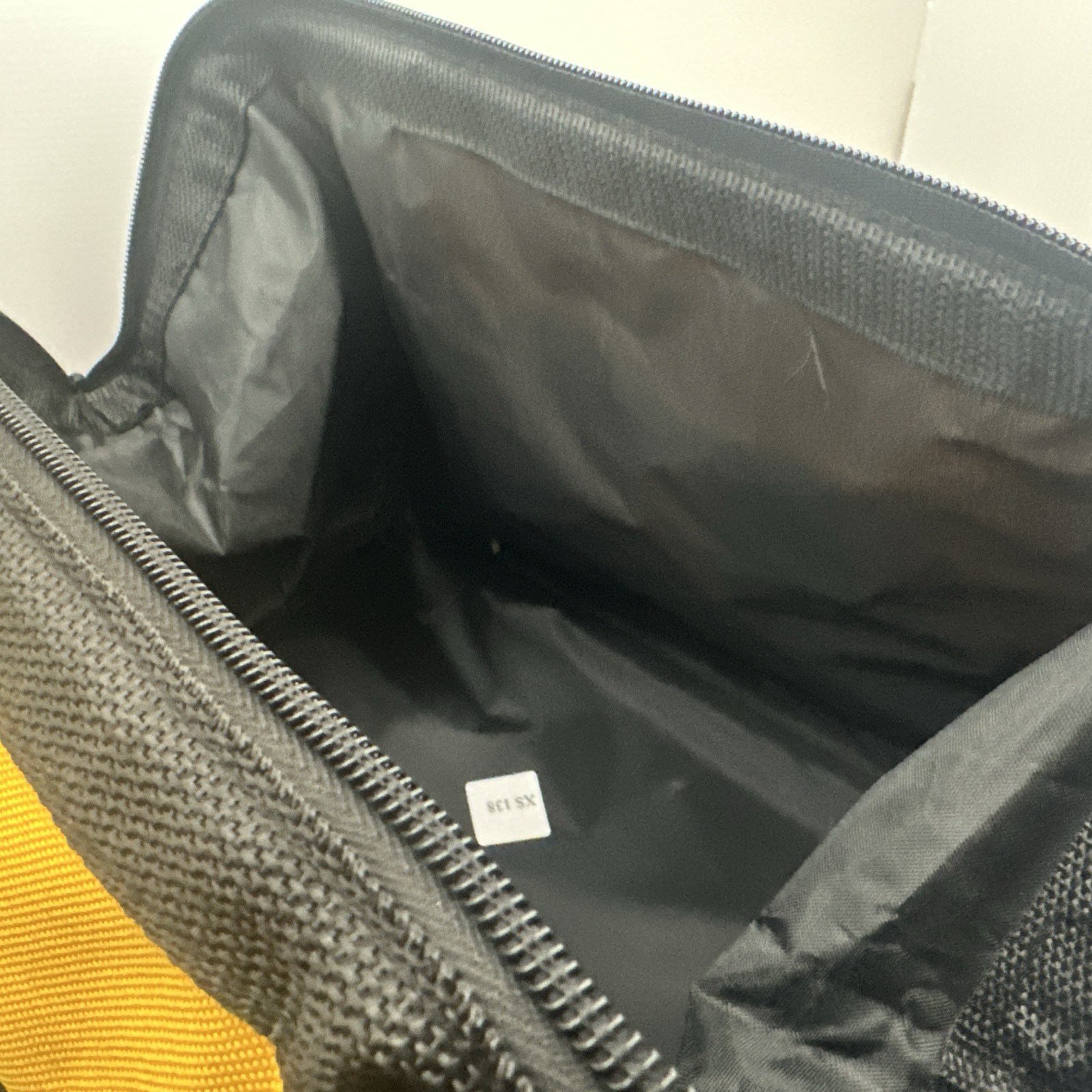 DEWALT 629053-00 15″ Medium Heavy Duty Contractor Tool Bag 15″x9″x10″ – NEW