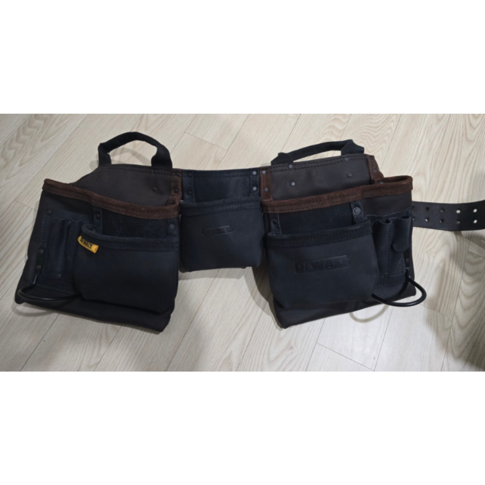 DEWALT DWST550112 11-Pocket Nubuck Leather Tool Pouch Work Belt Set
