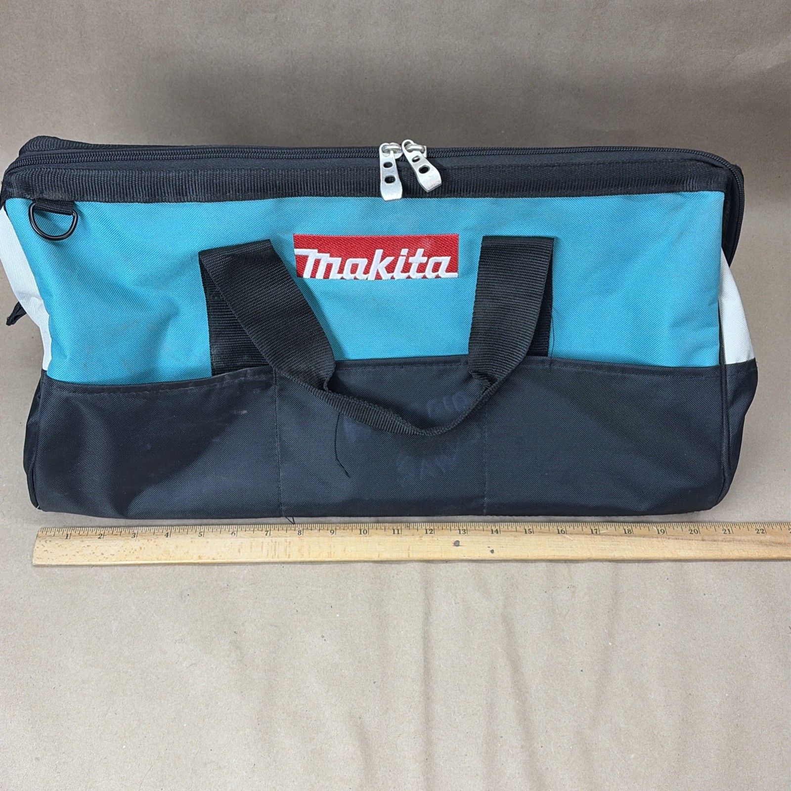 MAKITA 831271-6 21″x 12”x 11” Large Contractor Tool Bag w/ 10 Total Pockets