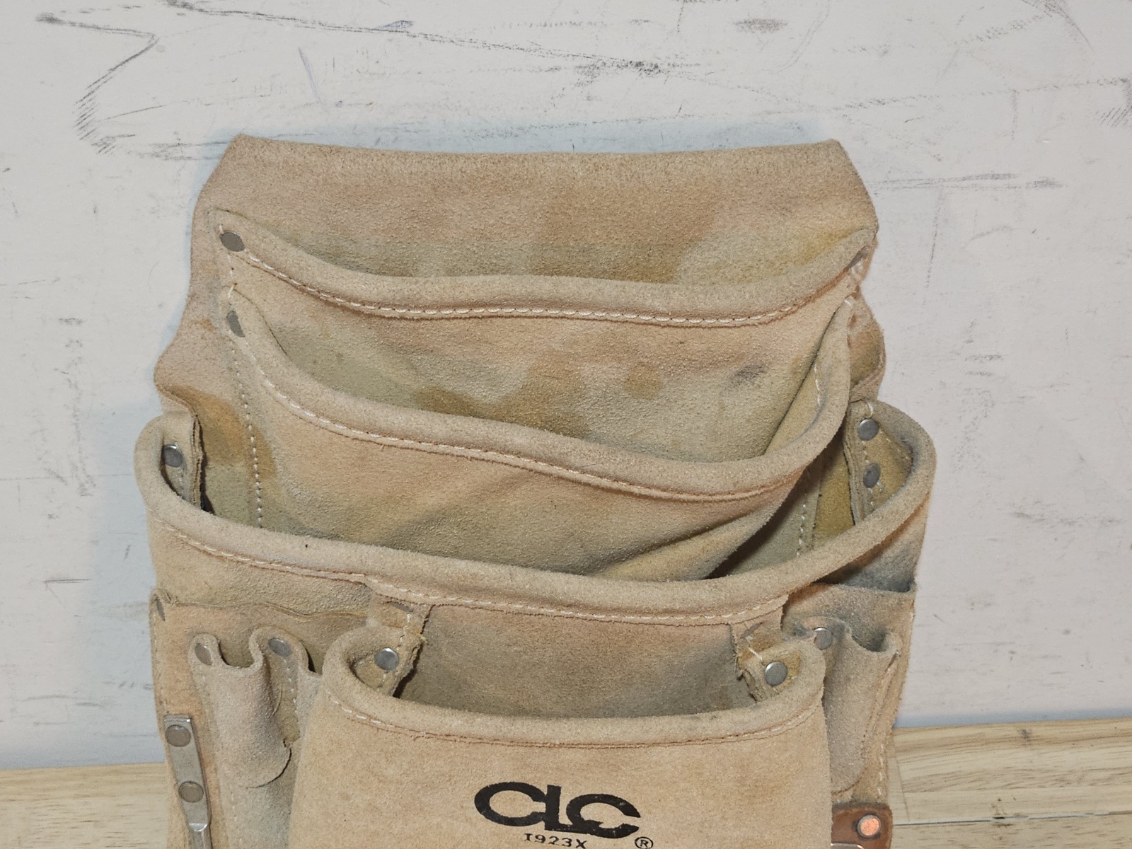 CLC Custom Leathercraft 1923X Suede 10 Pockets Tool Pouch VGC