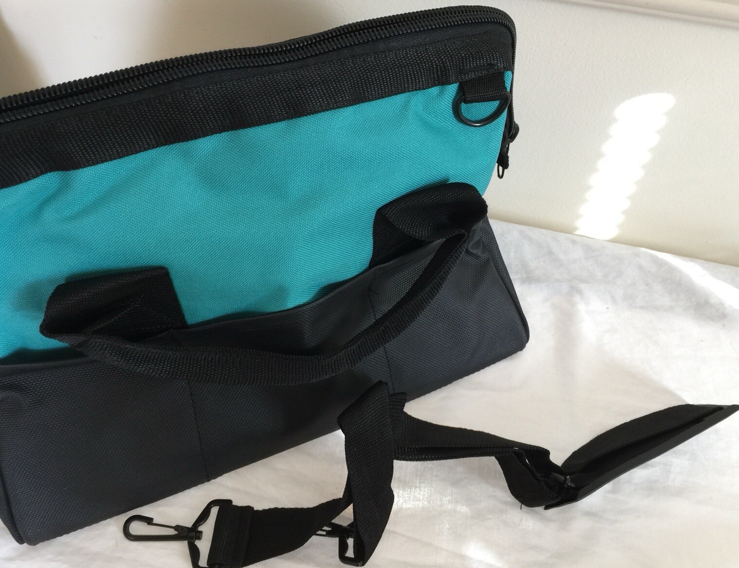 NWOT Makita Tool Bag W/ Shoulder Strap Blue Black 15”X8”X10” With Inner Pockets