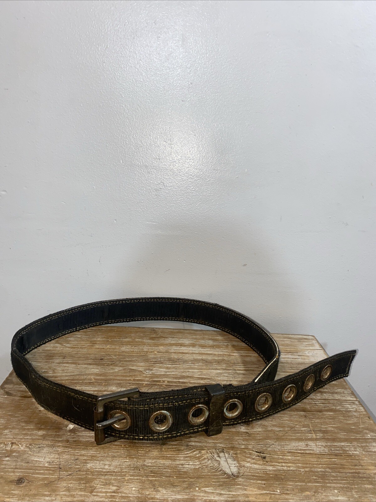 HeavyDuty Construction/Safety Belt w/holes round to buckle nwot