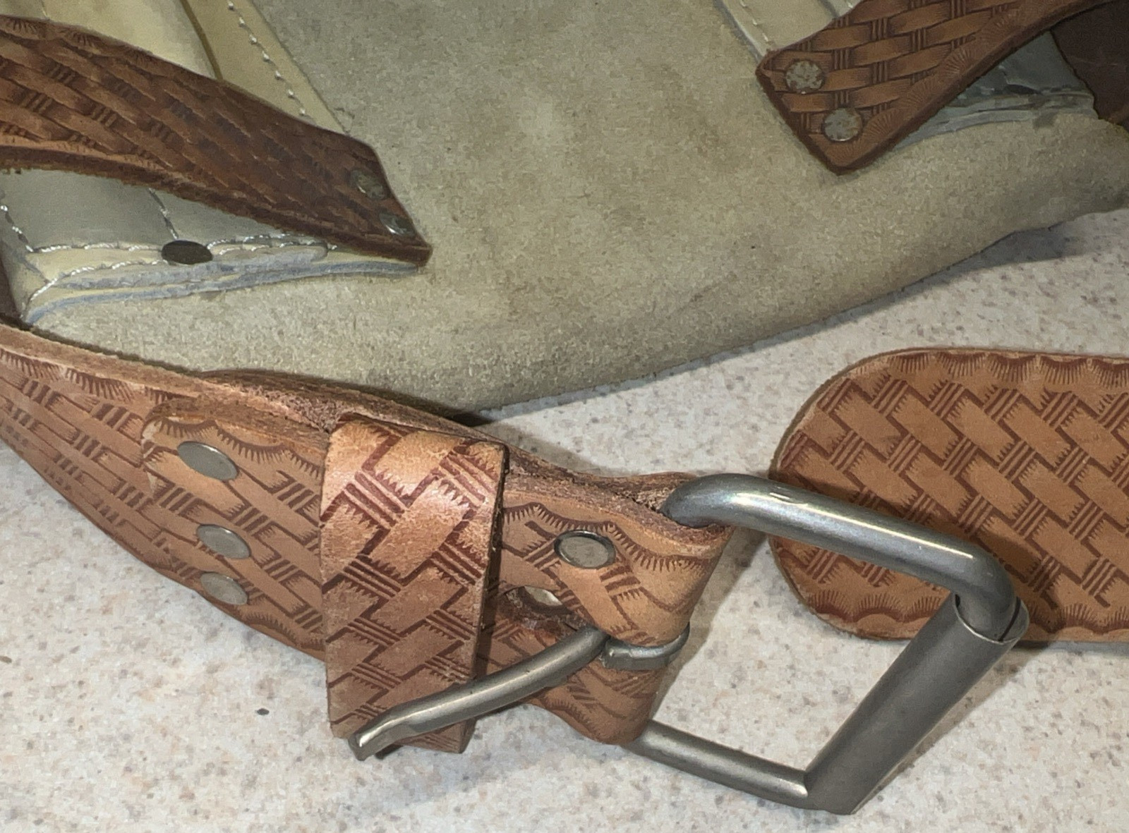 Rooster Tough By Tradition R-483 Nail And Tool Bag w/ Belt Genuine Suede Leather