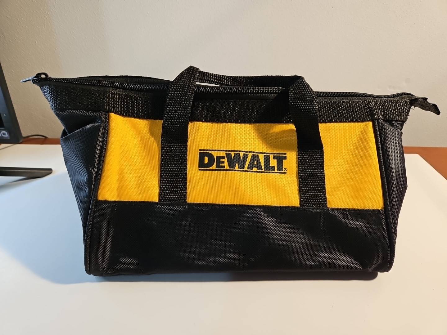 Dewalt Contractors Heavy Duty Canvas Medium Soft Tool Bag 11x 8.5x7in New Condit