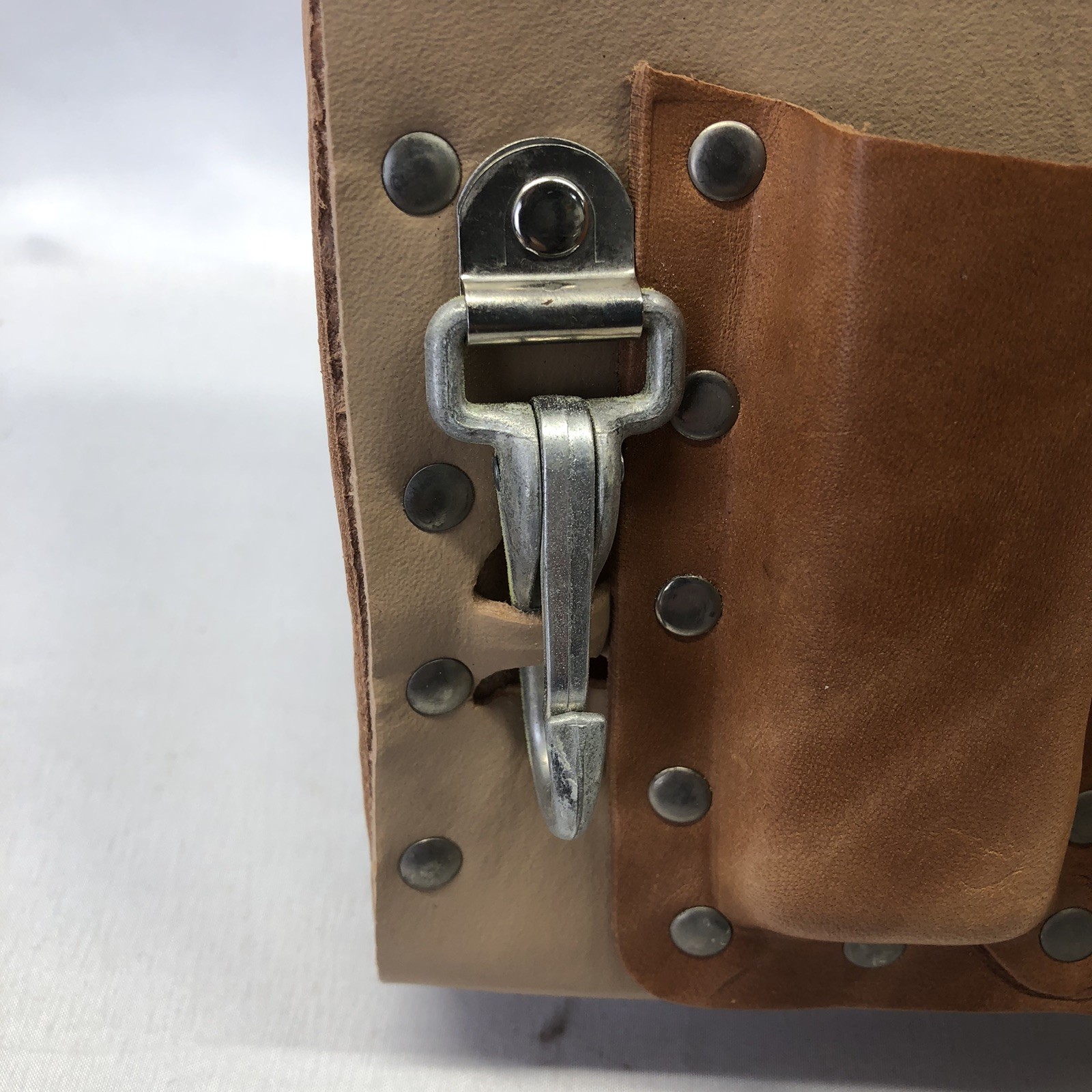 Klein Tools 5126 5 Pocket Durable Tradesman Tan Leather Tool Pouch with Clip USA