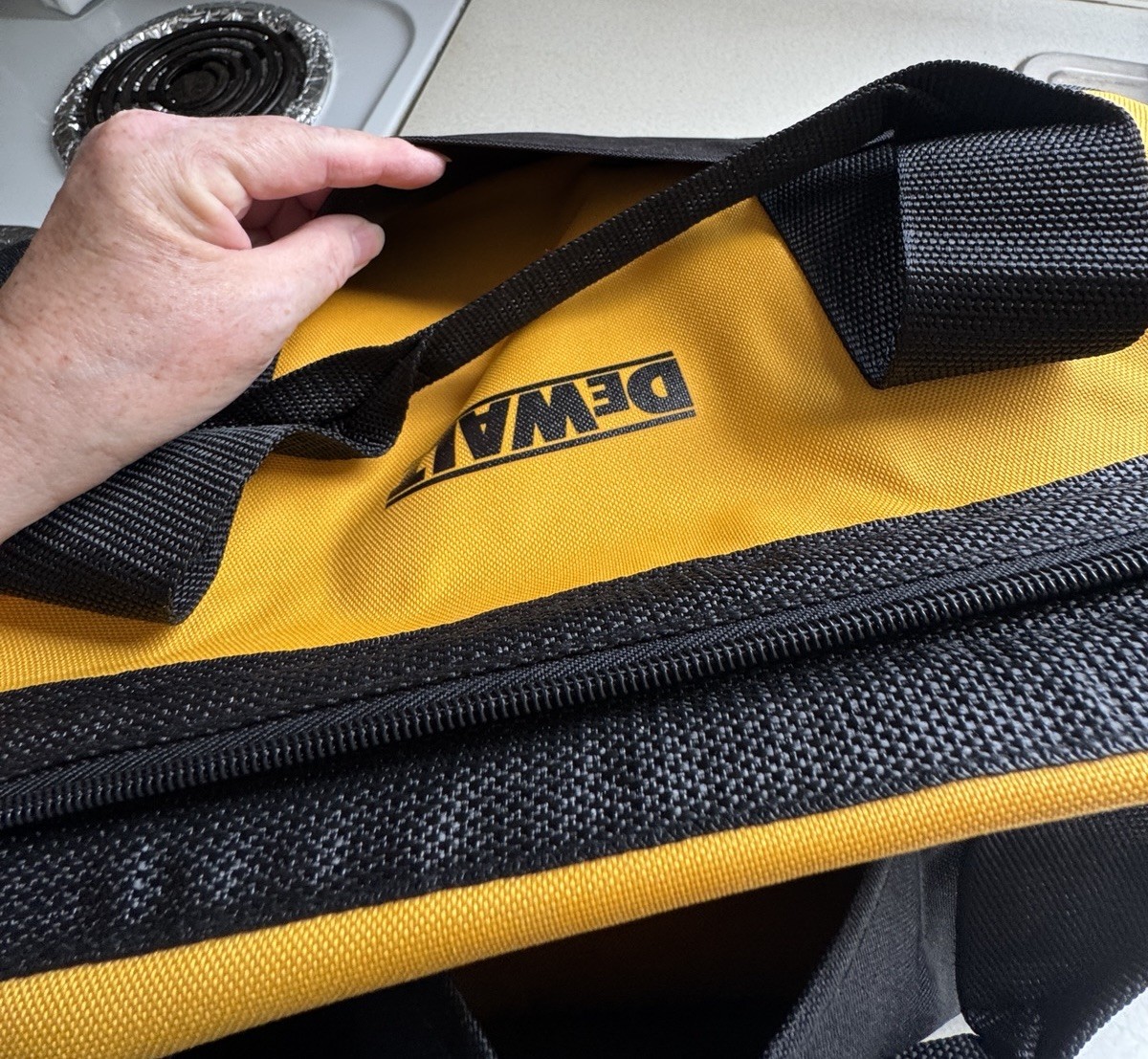 DEWALT 18″ Heavy Duty Contractor Tool Bag