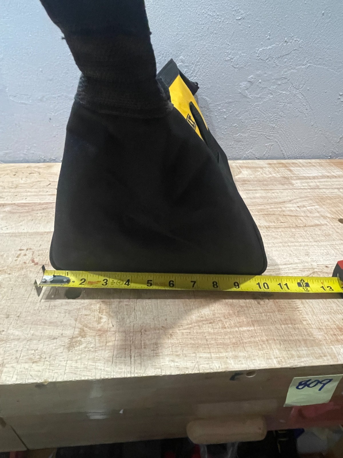 Dewalt 13″ Tool Bag Balistic Nylon With Zipper Closure 13 x 10 x 10