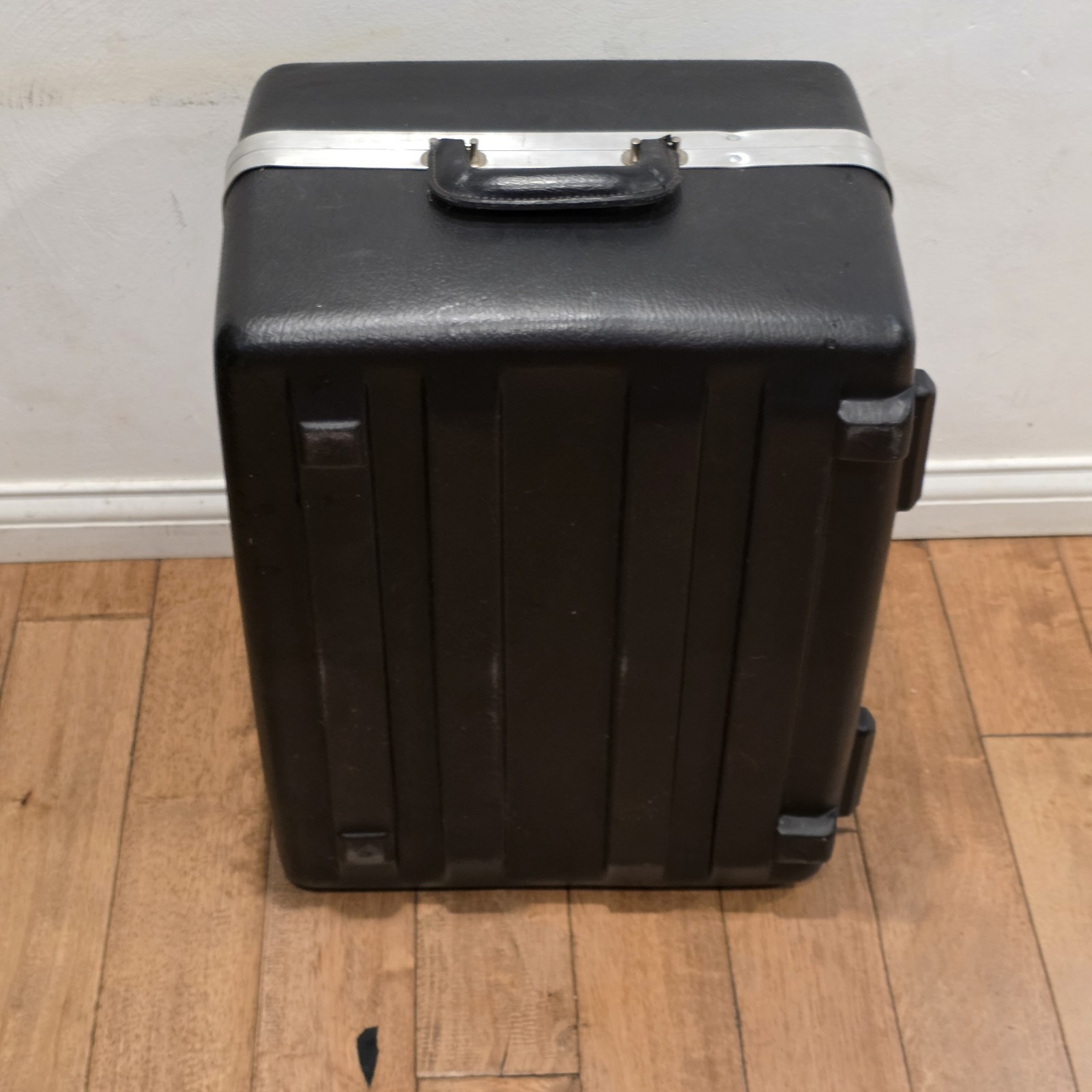 Heavy Duty Chicago Case Company Black Travel Case 21″x17″x13″ With Keys