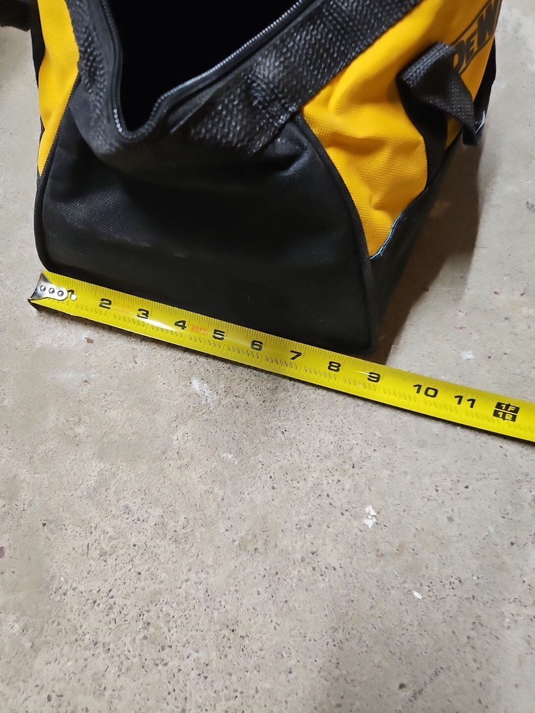 Dewalt Tool Bag – Medium 11 Inches