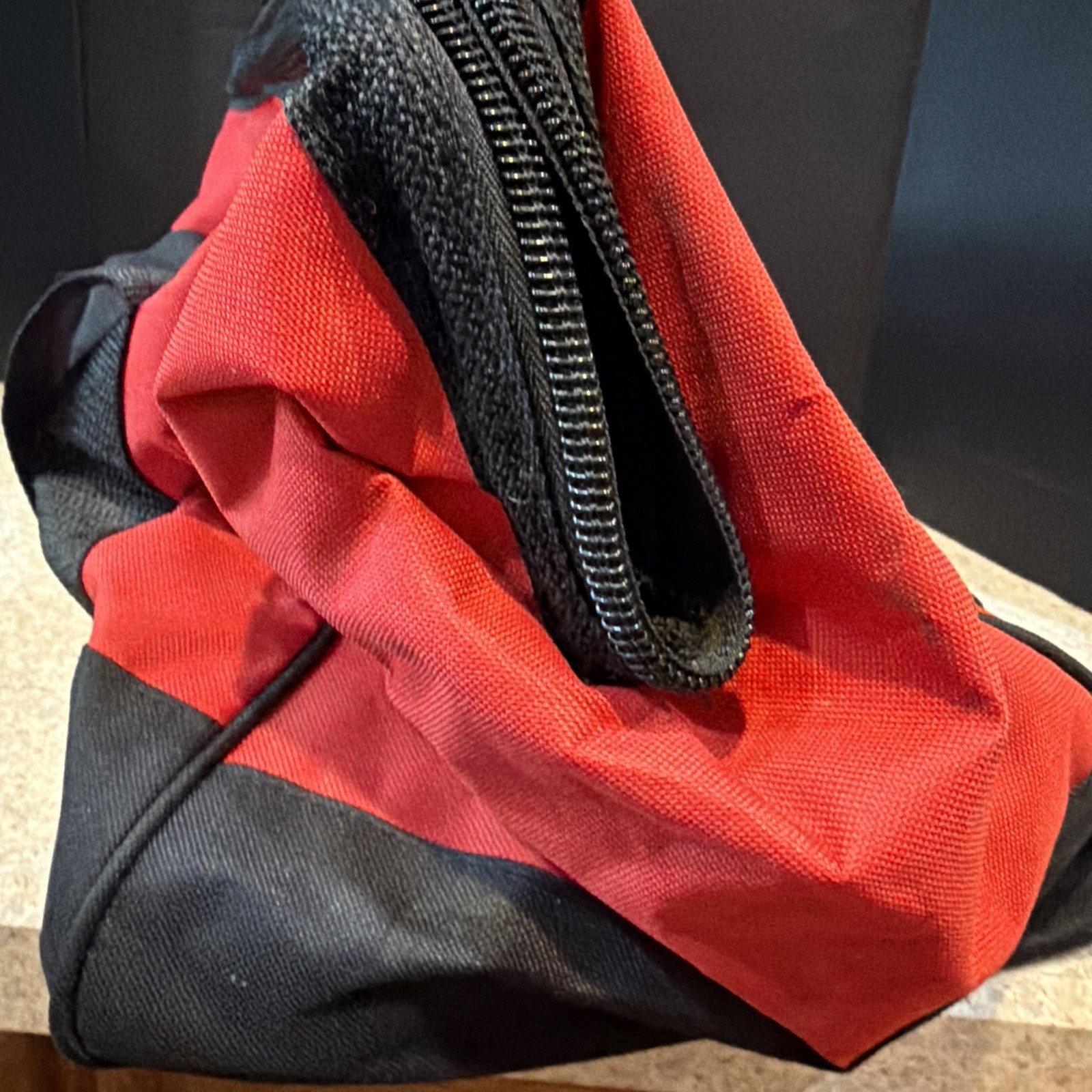 MILWAUKEE 50-55-3550 SOFT SIDE CONTRACTOR BAG, 16″ X 9.5″ X 11″ – RED