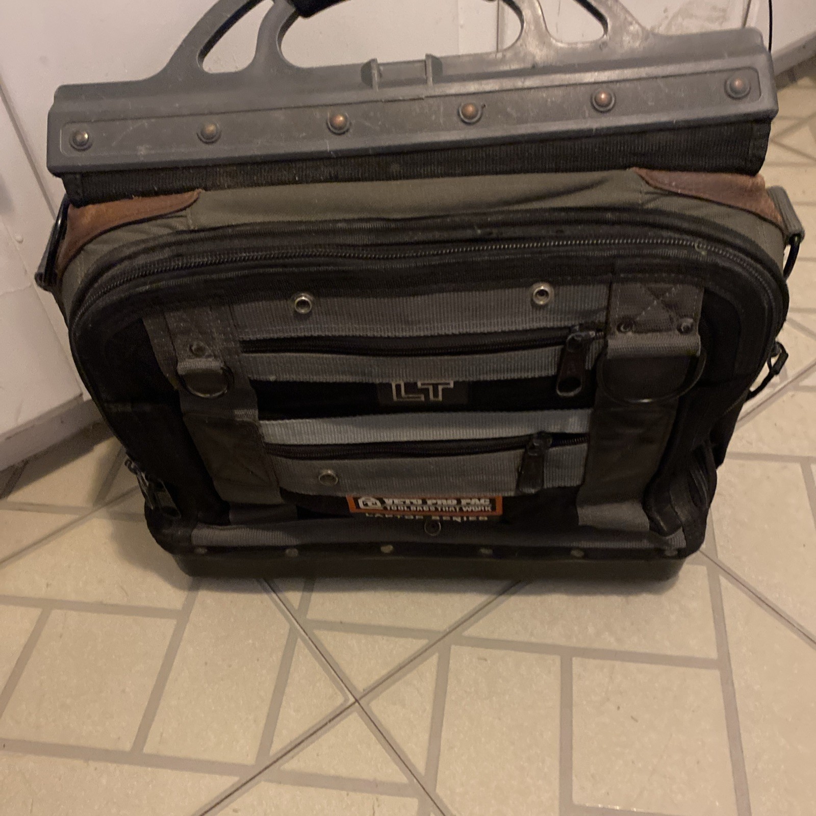 VETO PRO PAC LT ,looks Rough Missing Straps AS IS For Parts,READ