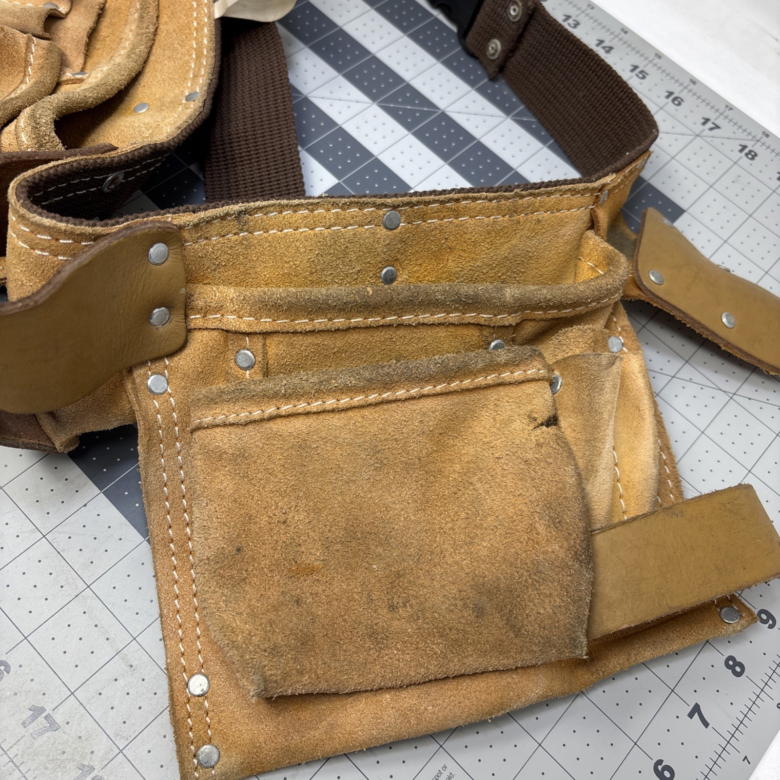 Voyager 63392 Split Leather Carpenter’s Adjustable Tool Belt Tan Riveted