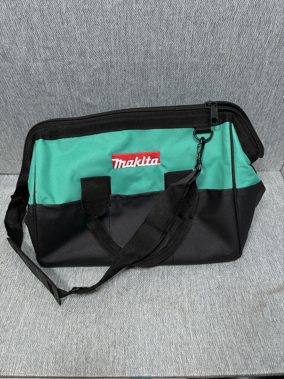 Makita 831253-8 Contractor Tool Bag, 14″X11»X9» Unused