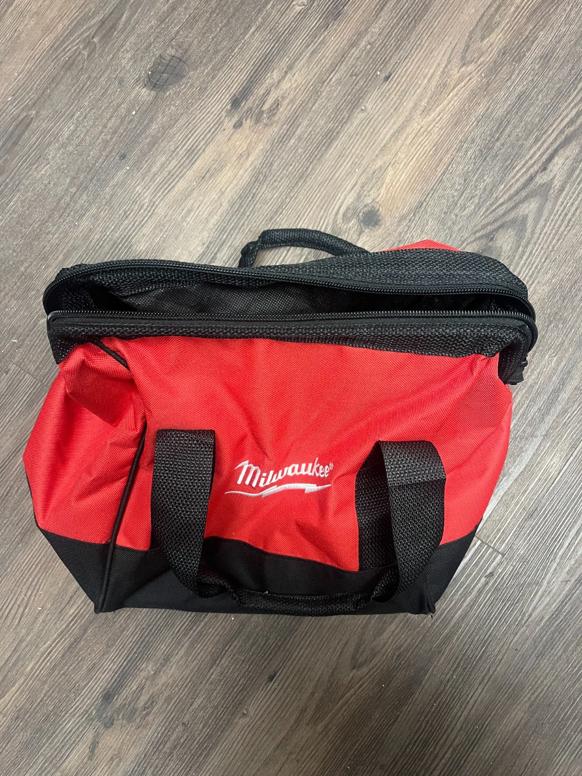 Milwaukee (11″ x 11″ x 10) Heavy Duty Contractors Bag – ‎00158000848