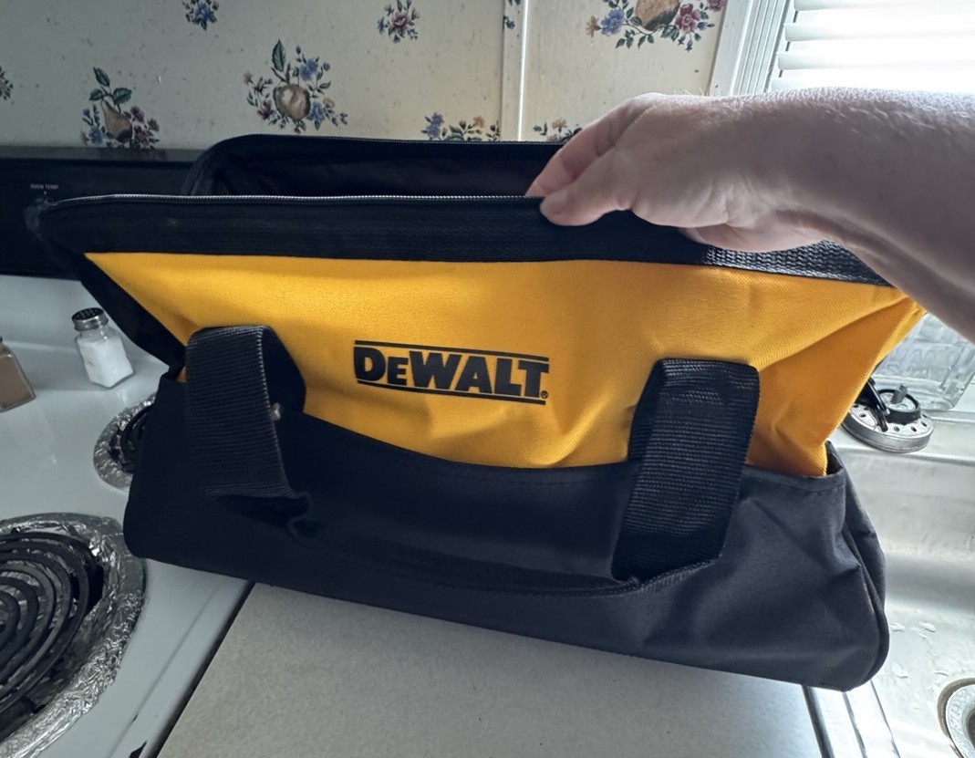 DEWALT 18″ Heavy Duty Contractor Tool Bag