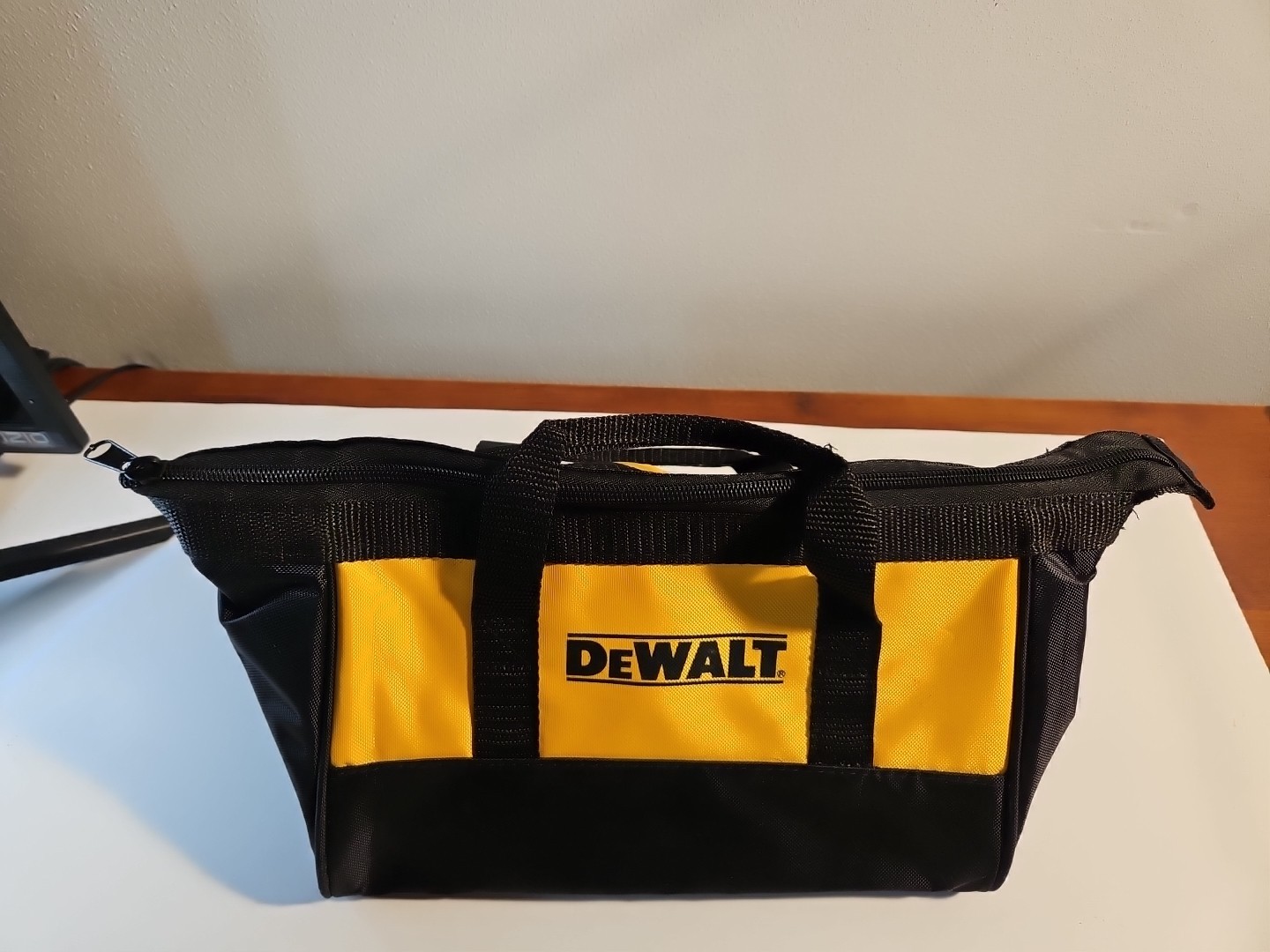 Dewalt Contractors Heavy Duty Canvas Medium Soft Tool Bag 11x 8.5x7in New Condit