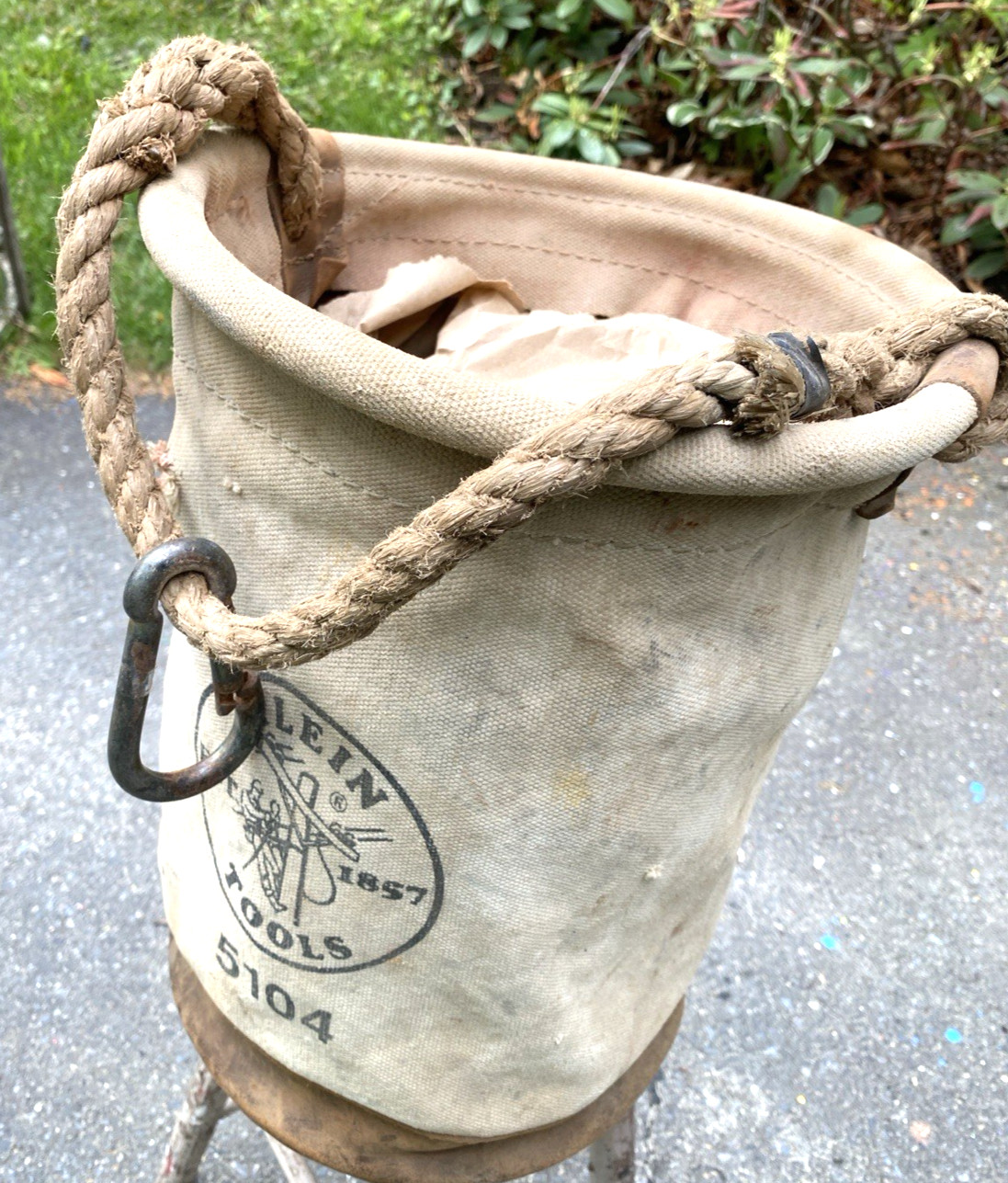 A Vintage Klein Tools 5104 12-Inch Canvas Tool Bag