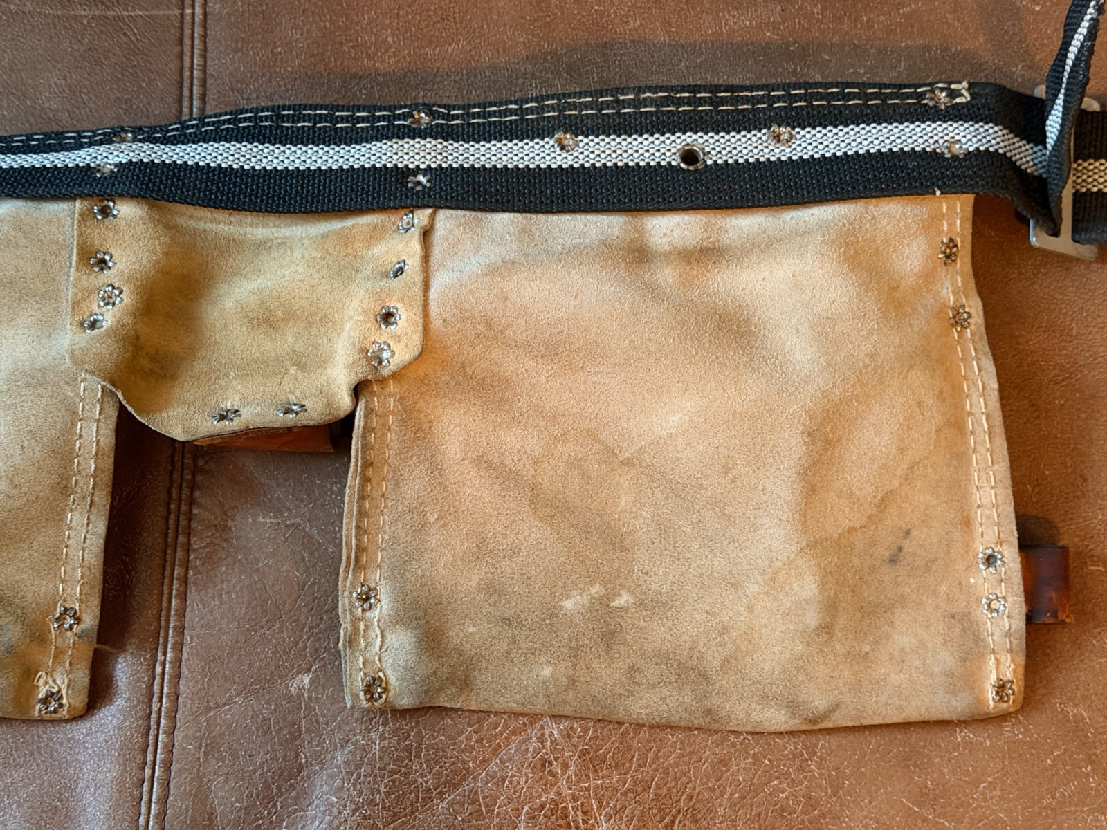 Rooster Products Suede Leather Carpenter Pro Tool Pouch Belt R-499-2 Hammer Nail